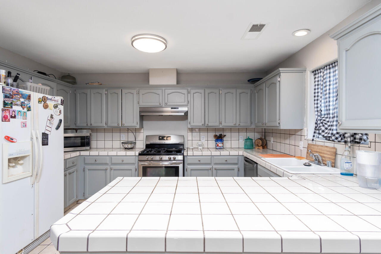 1101 W Median Avenue