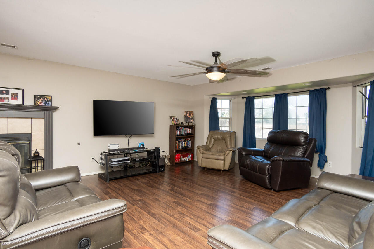 1101 W Median Avenue