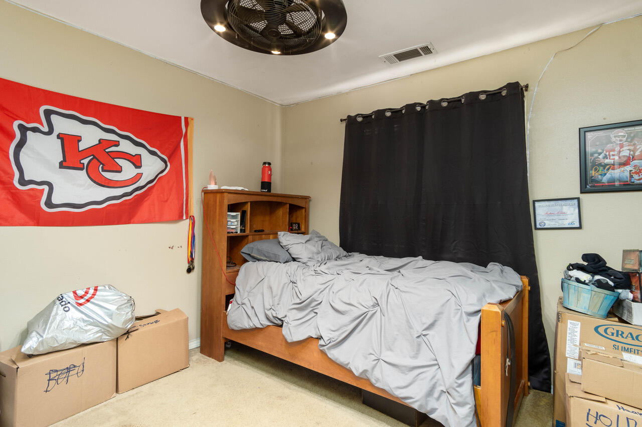 1101 W Median Avenue