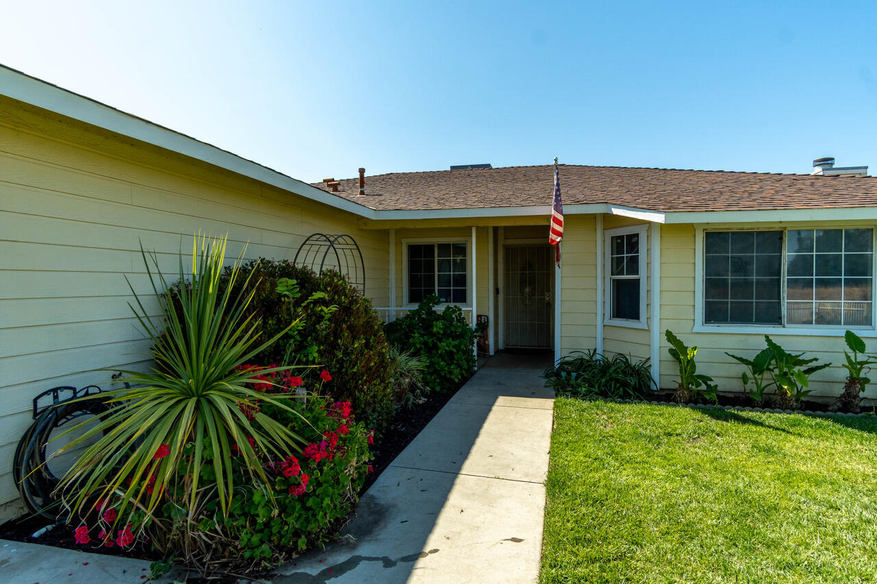 1101 W Median Avenue