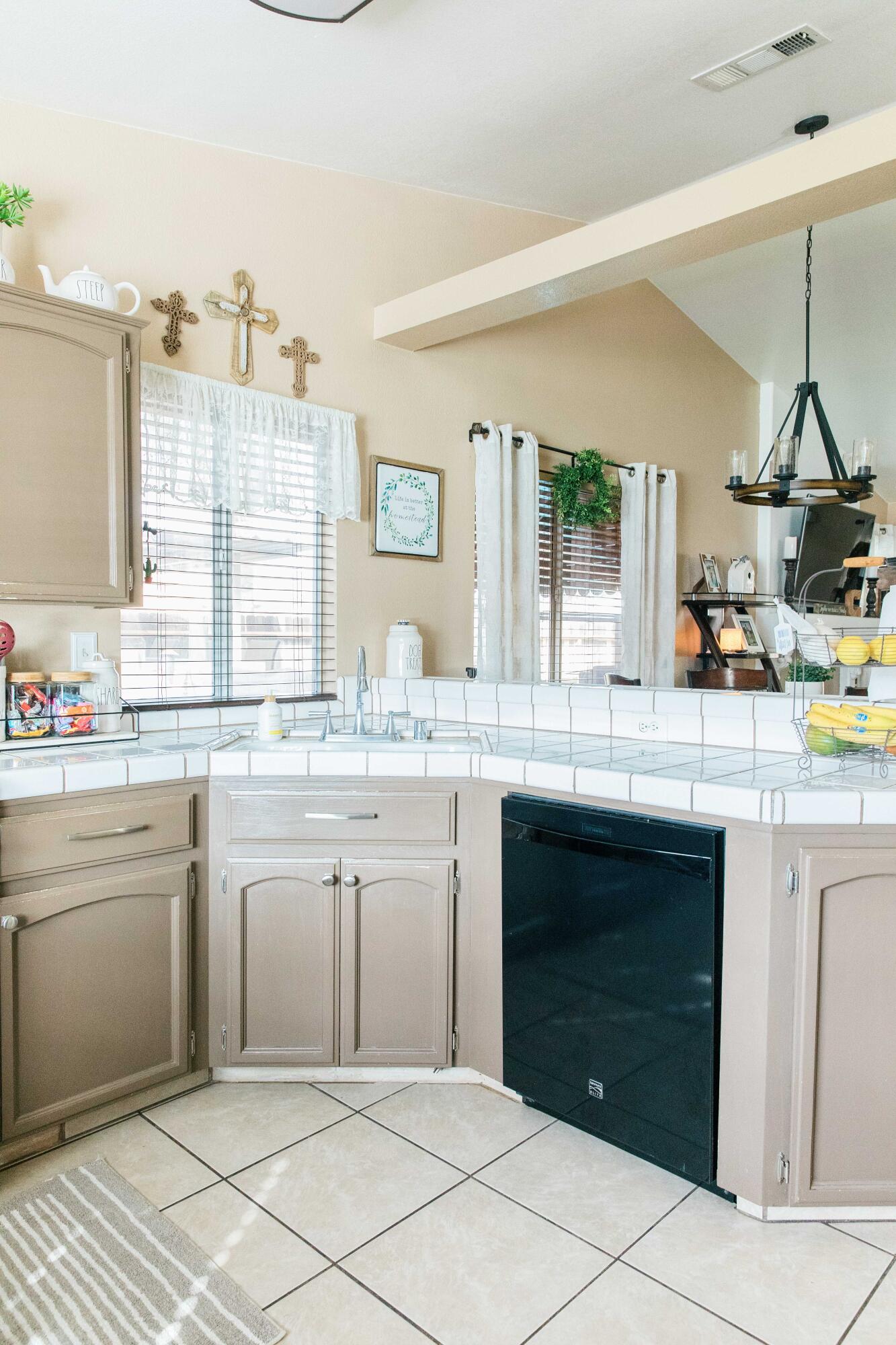 2158 Country View Avenue