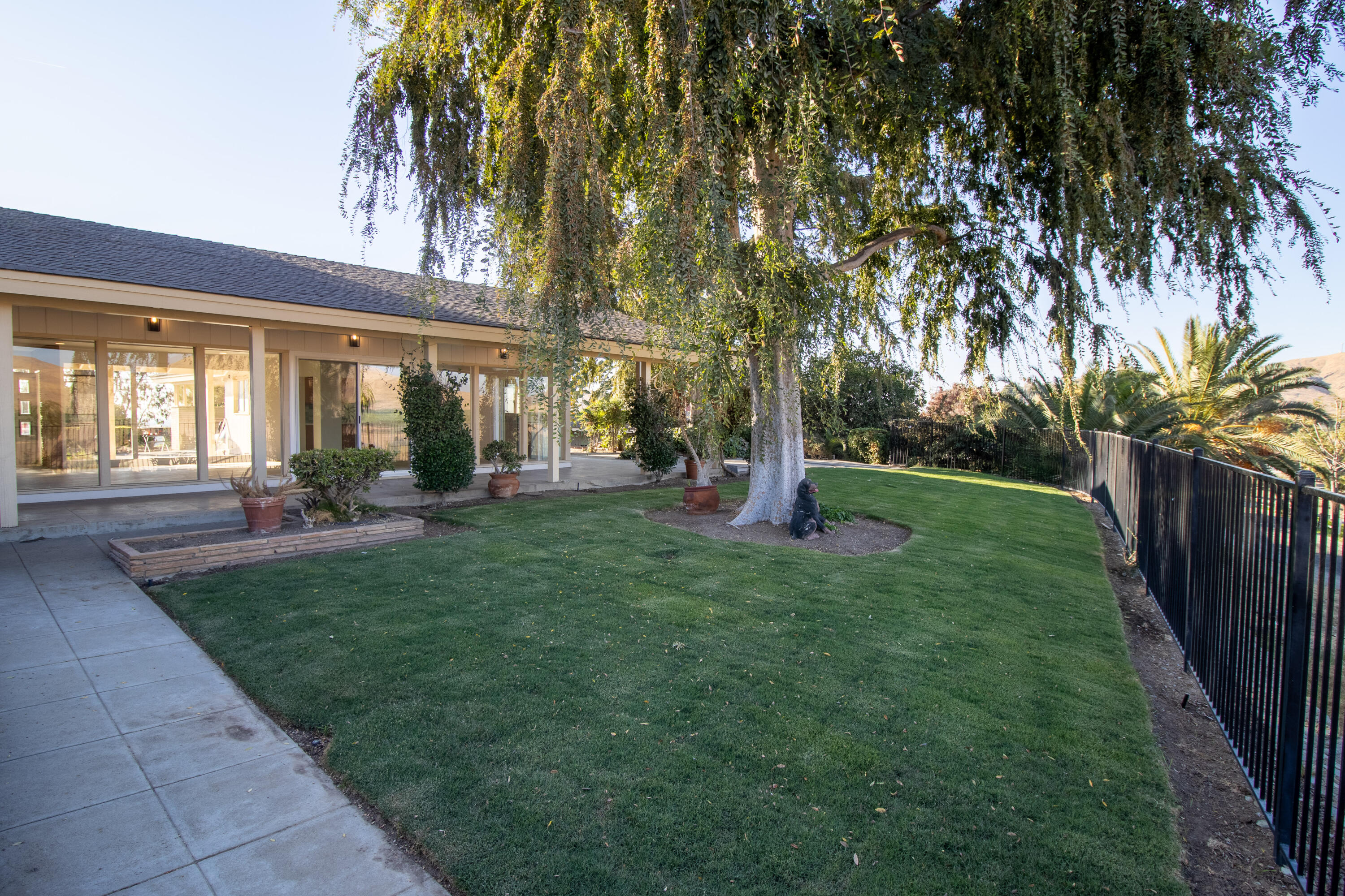 1136 N Highland Drive