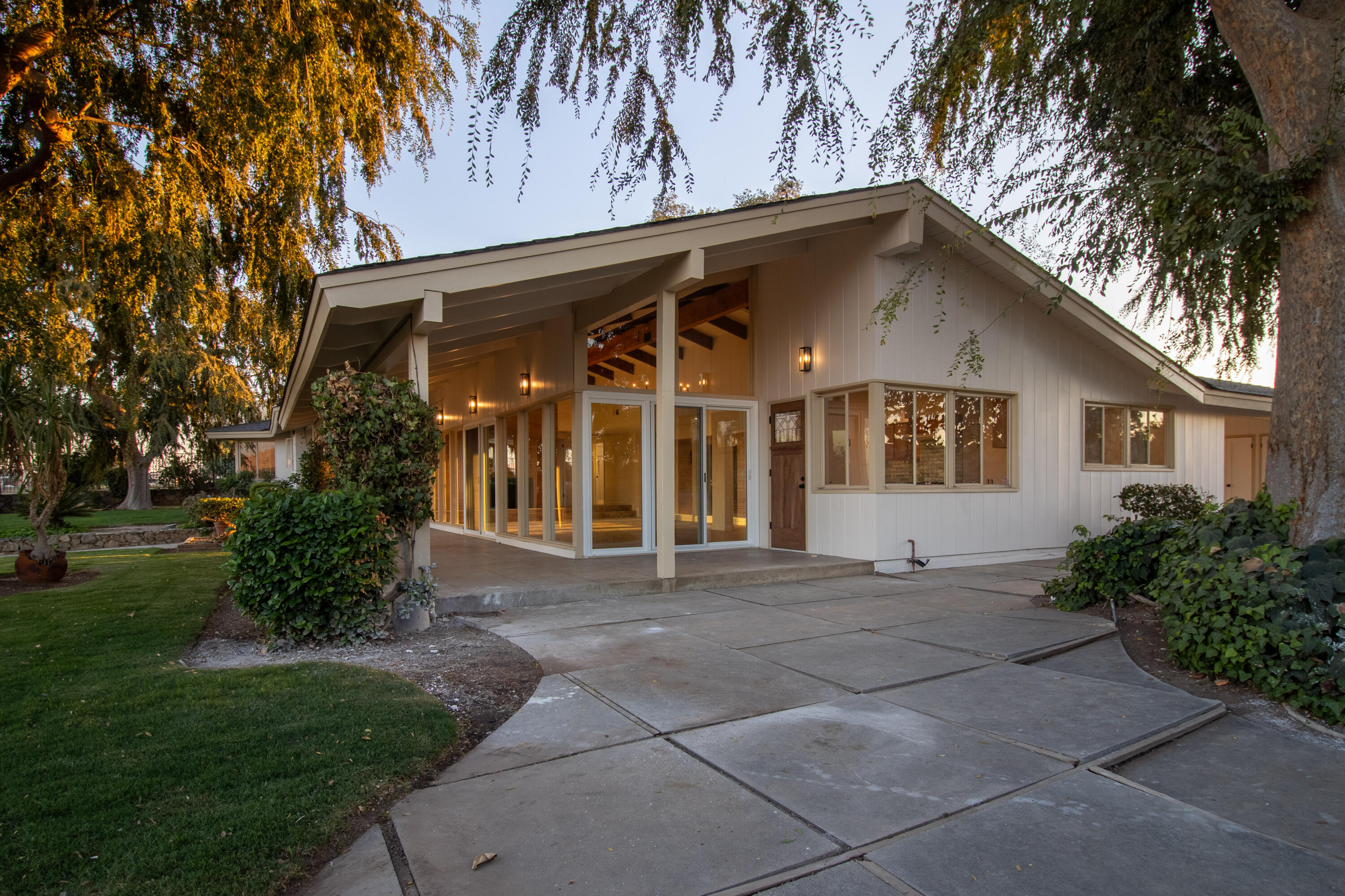 1136 N Highland Drive