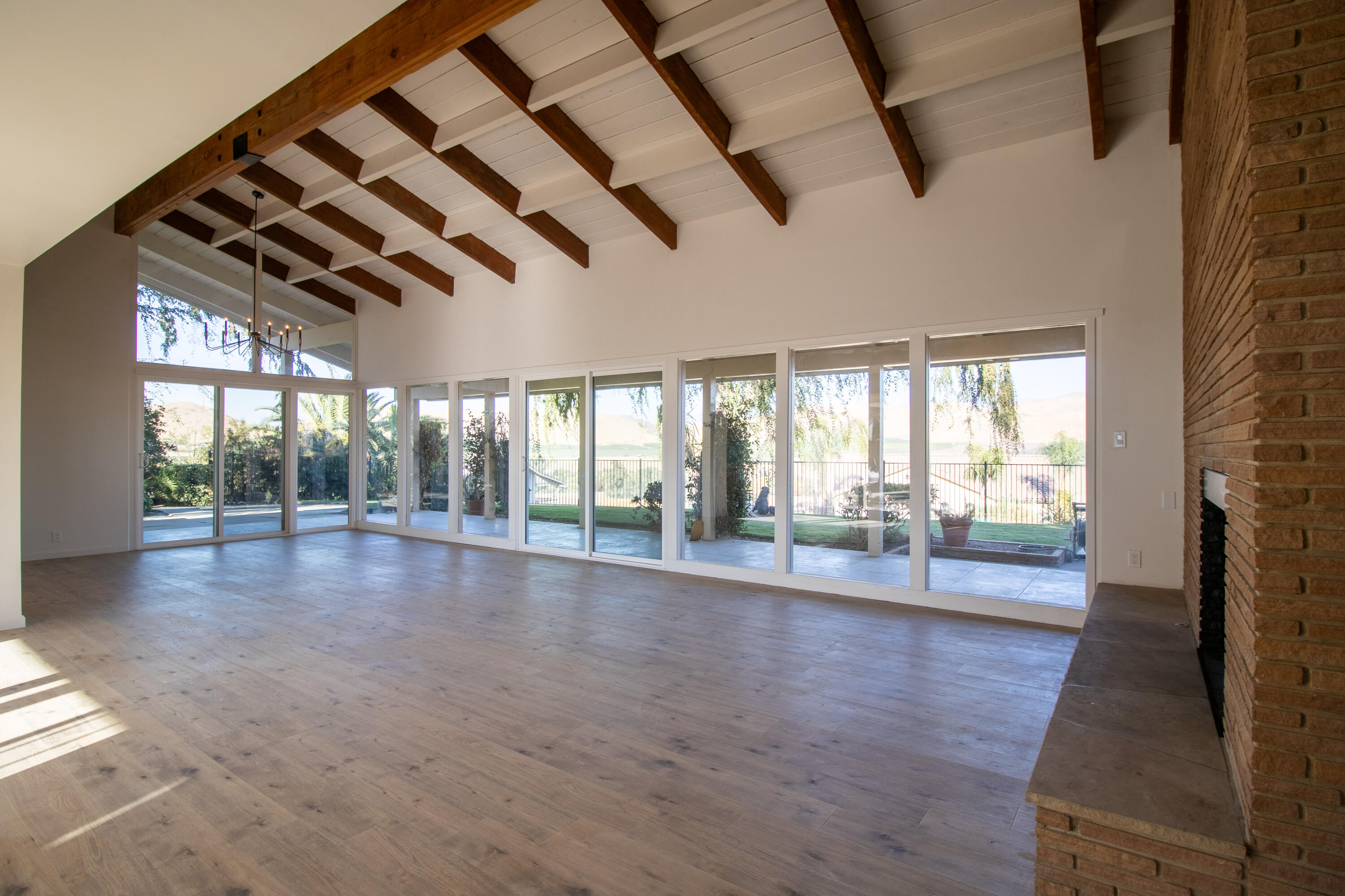 1136 N Highland Drive