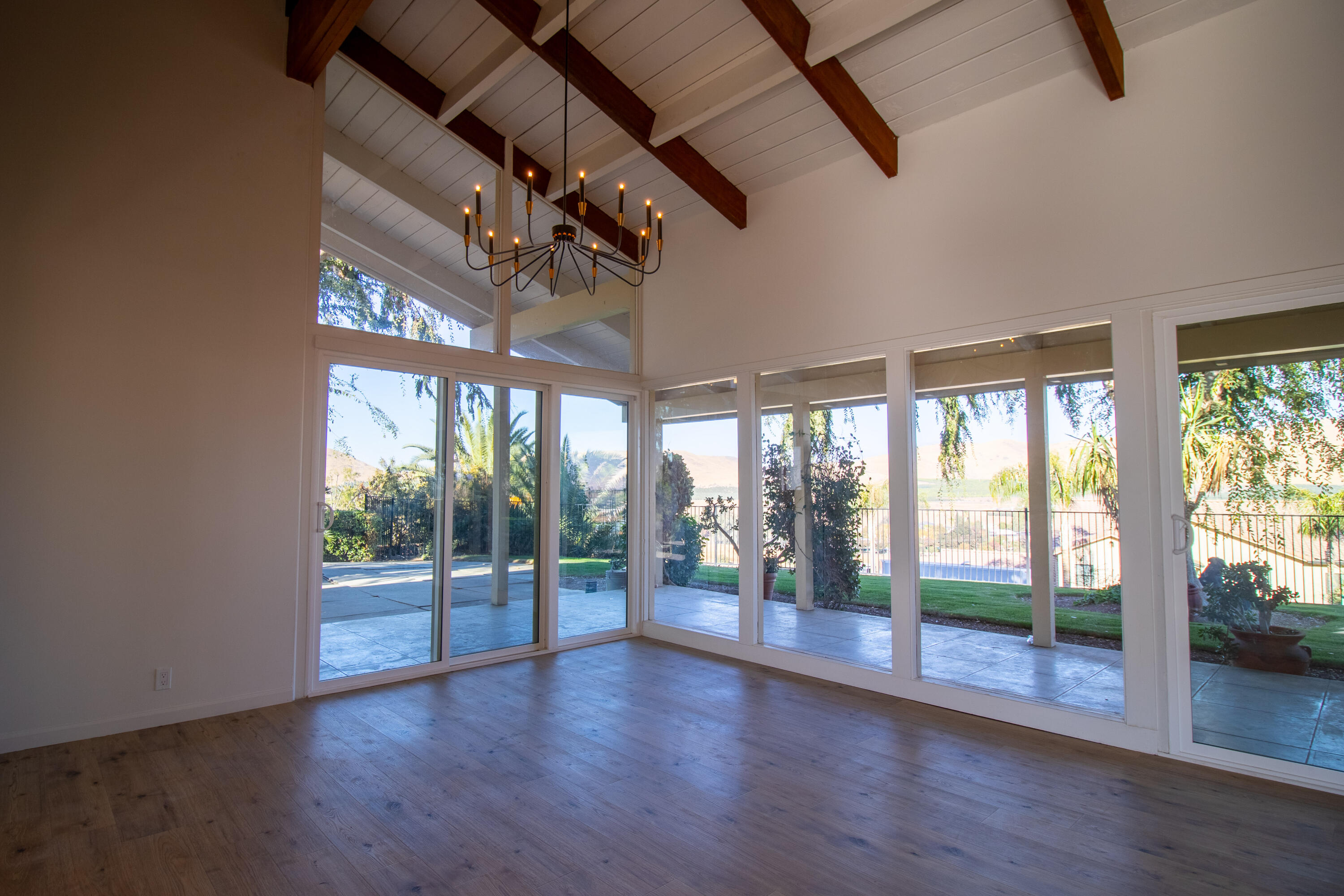 1136 N Highland Drive