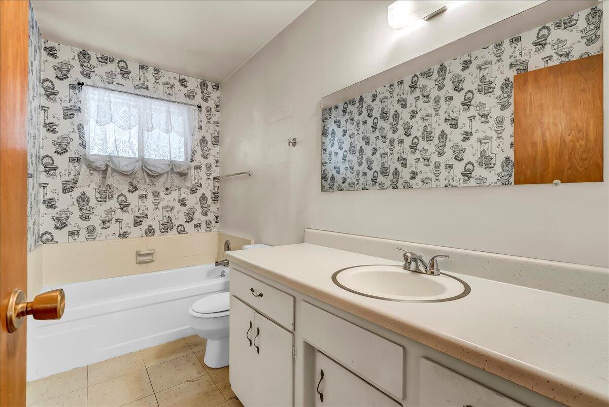 1447 Westside Street