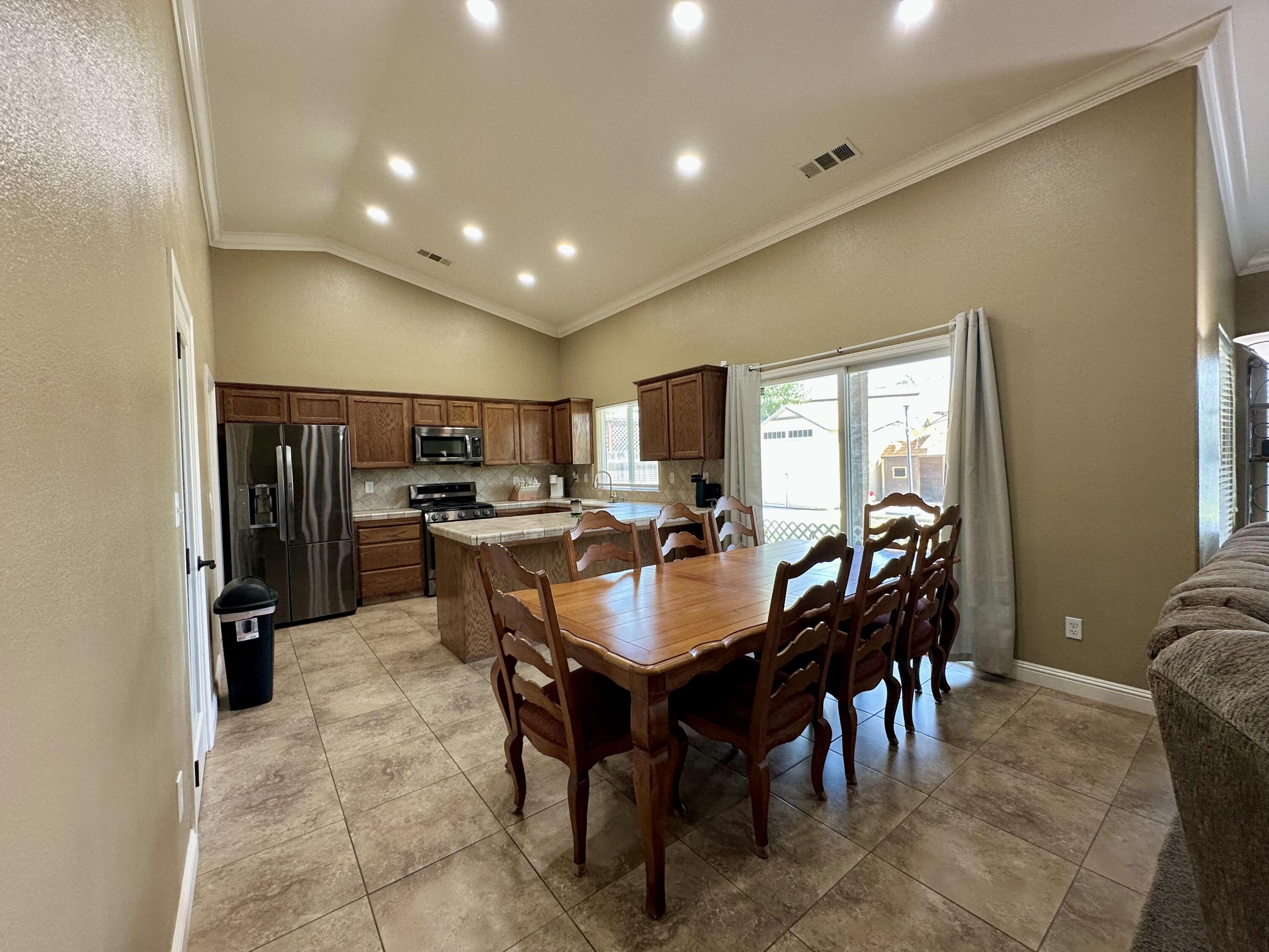 1831 W Castle Ave Avenue