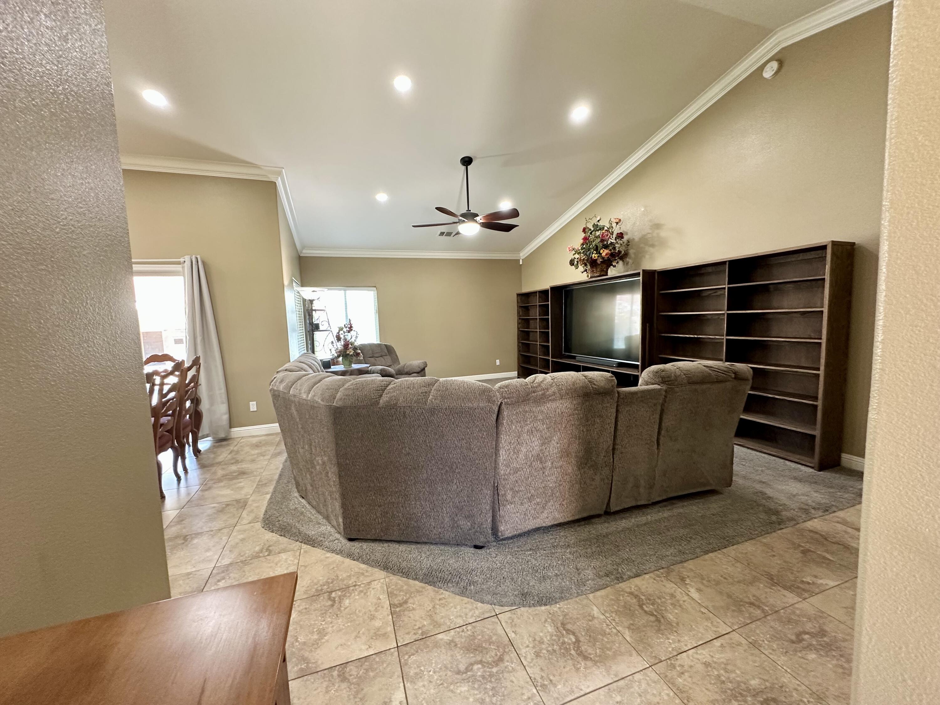 1831 W Castle Ave Avenue