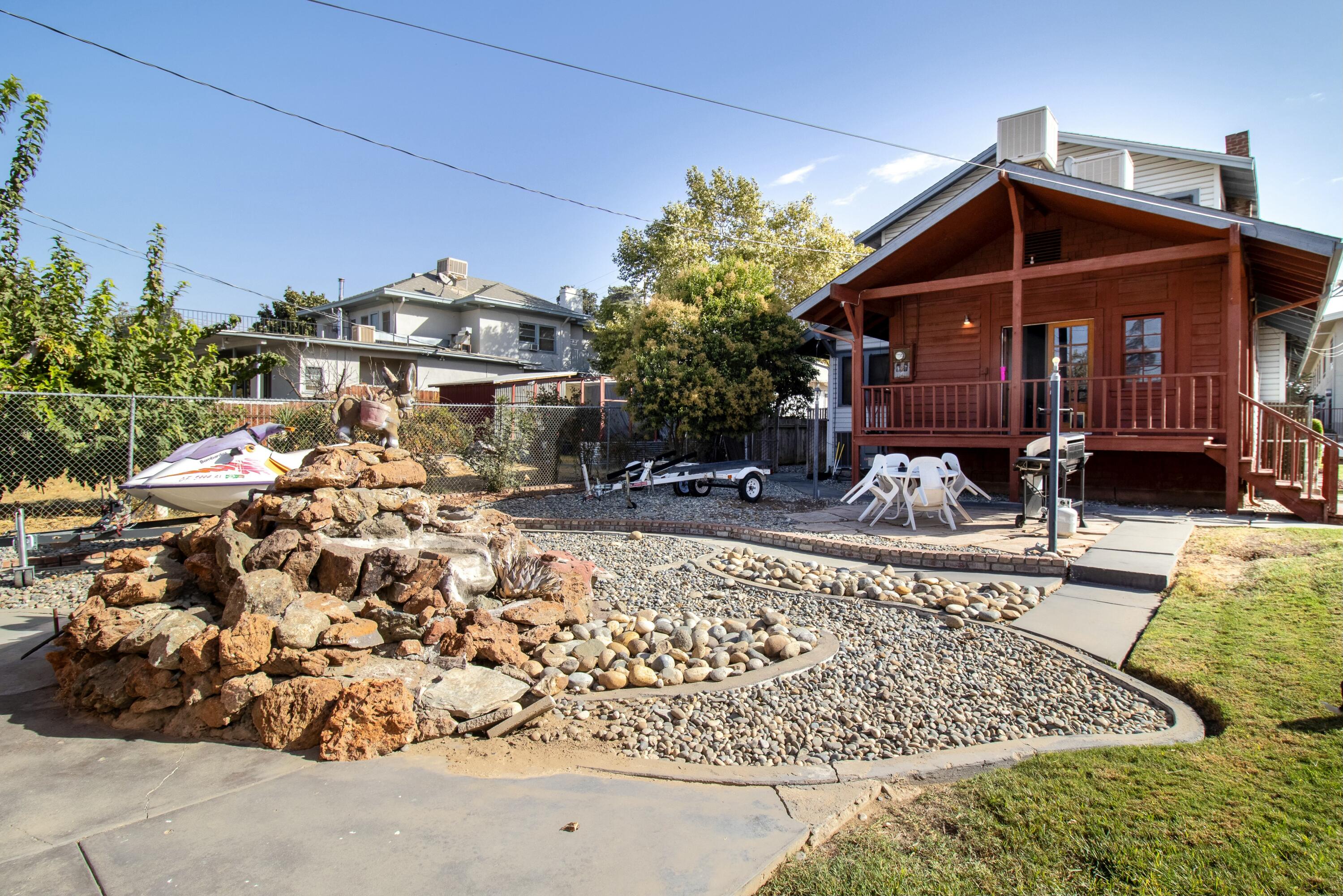 459 N El Granito Street