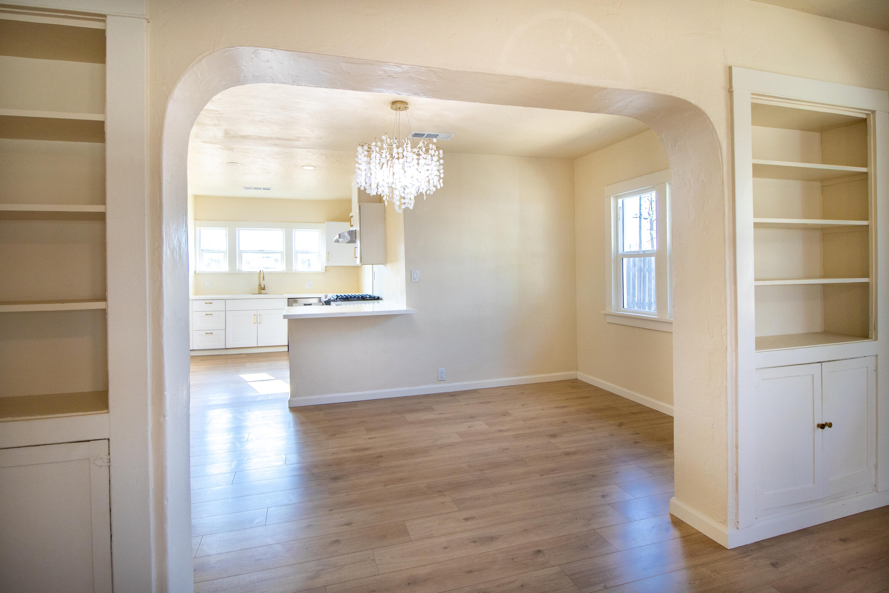 751 S R Street, Tulare