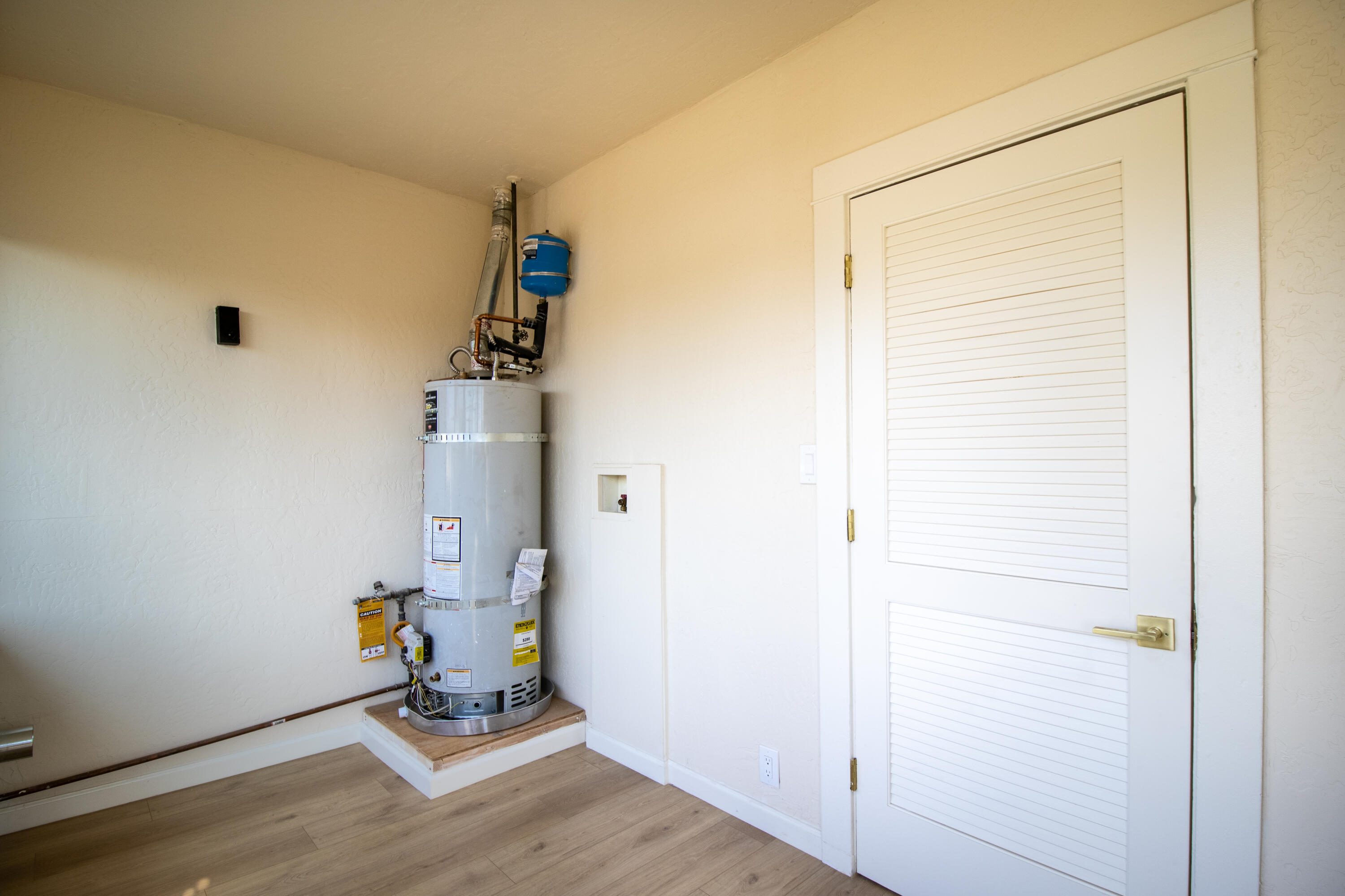 751 S R Street, Tulare