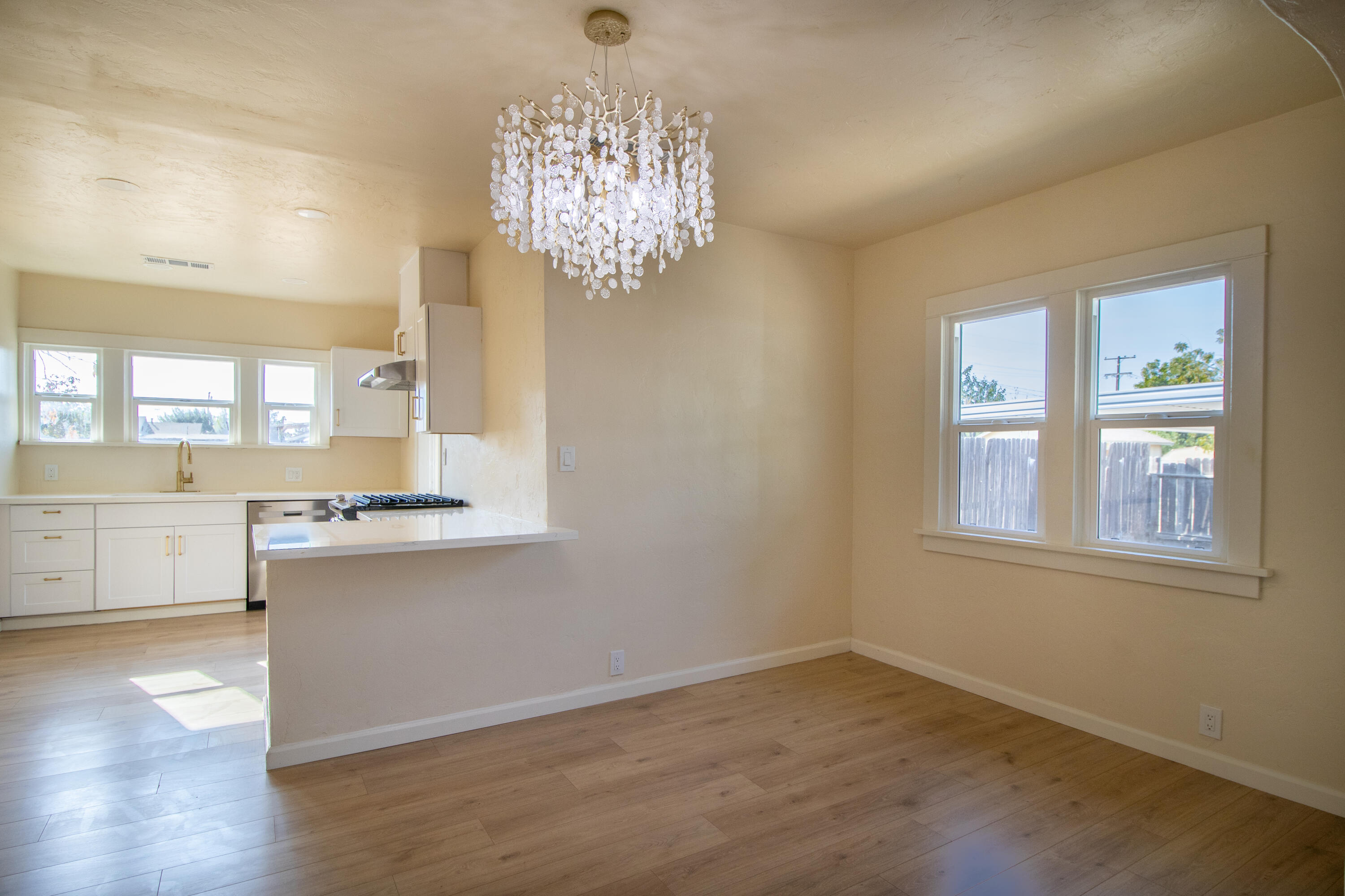 751 S R Street, Tulare