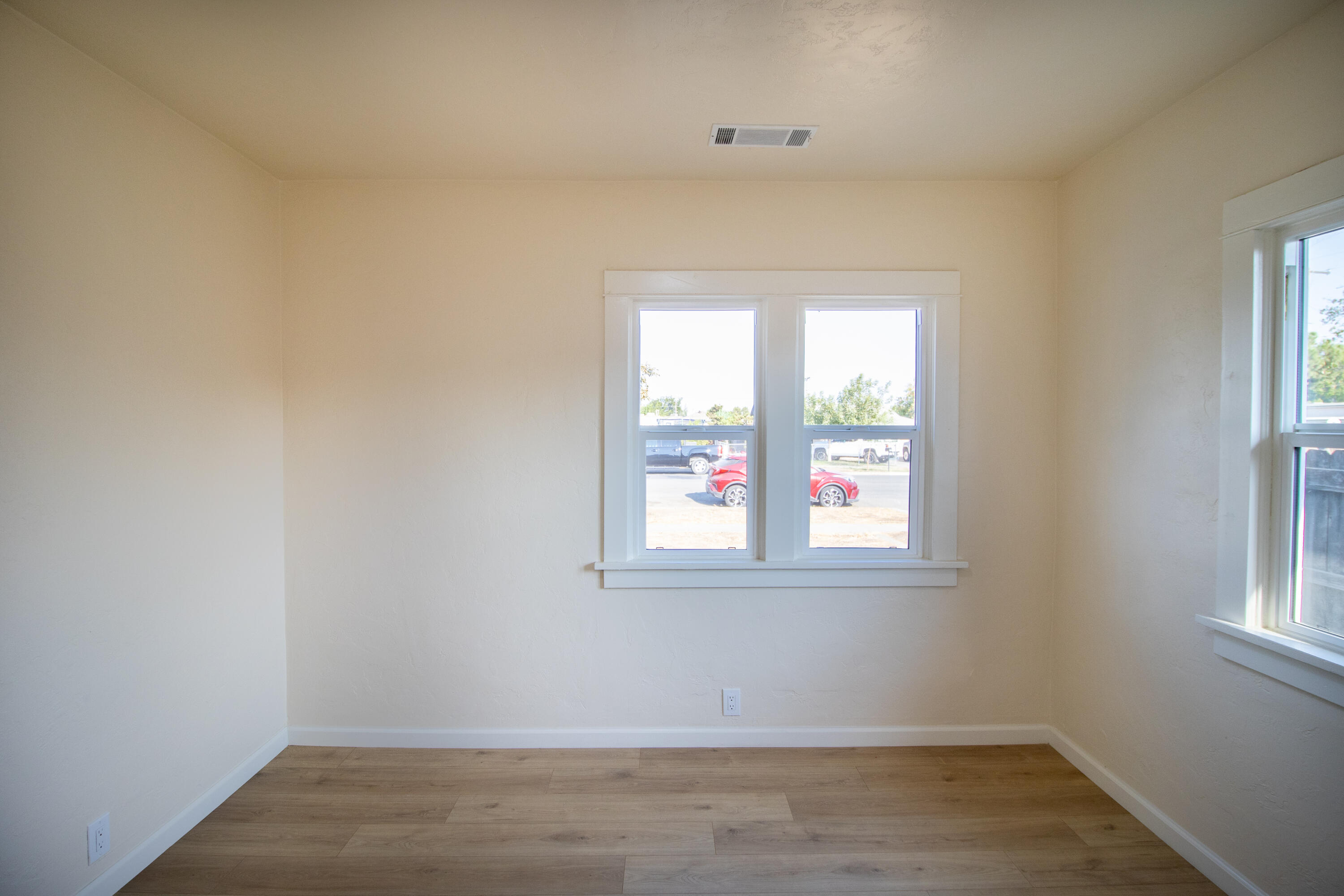 751 S R Street, Tulare