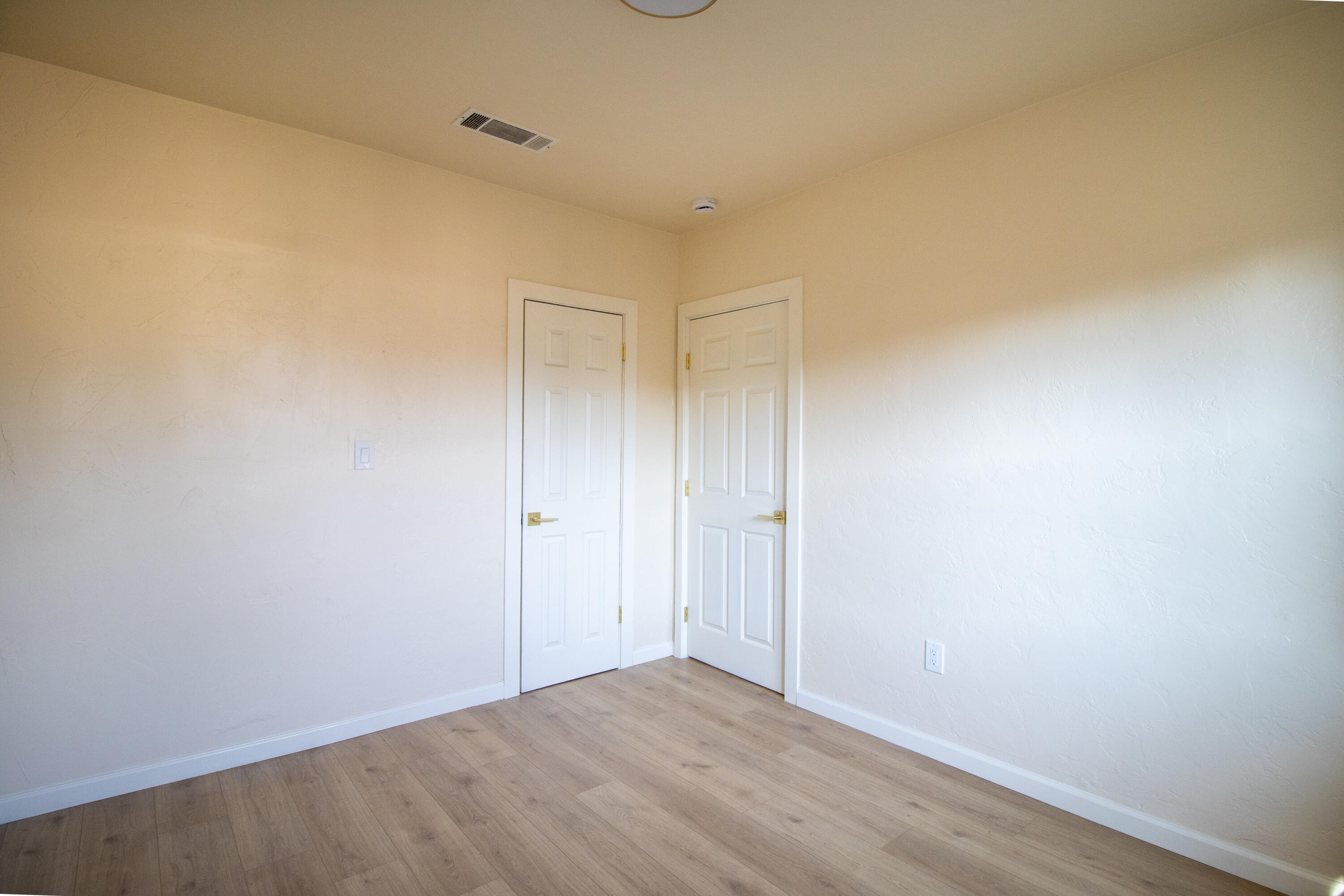 751 S R Street, Tulare