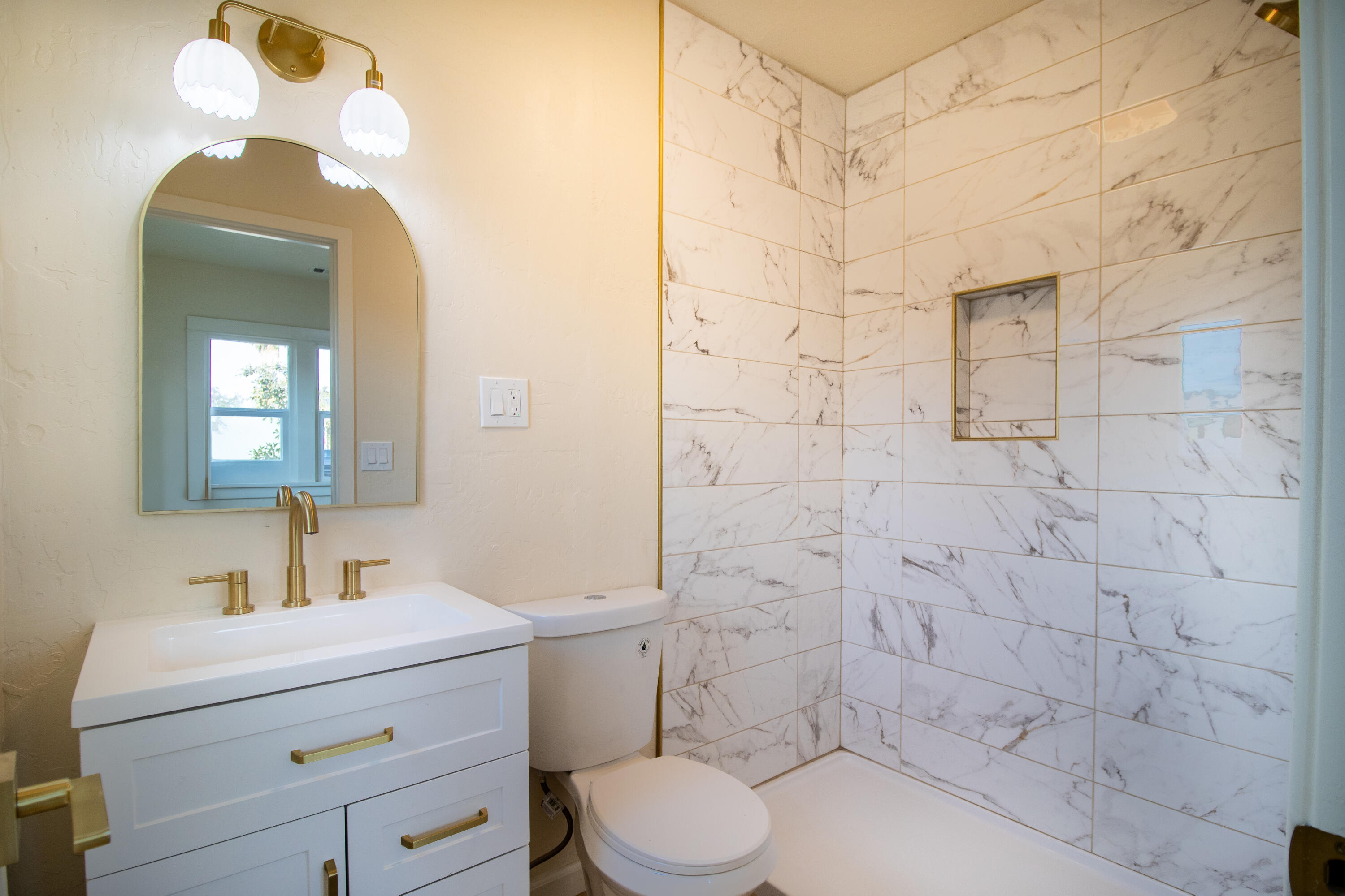 751 S R Street, Tulare