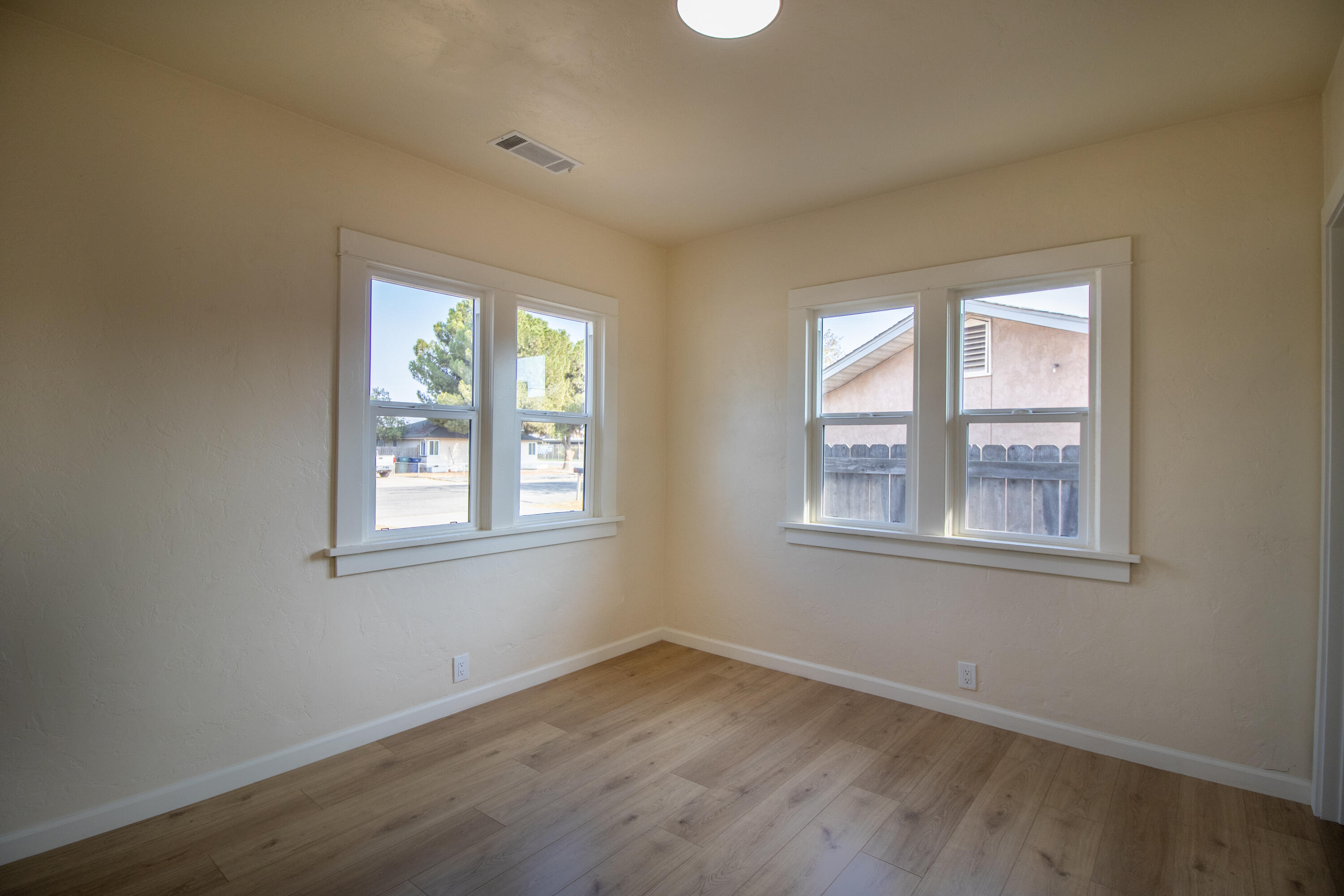 751 S R Street, Tulare