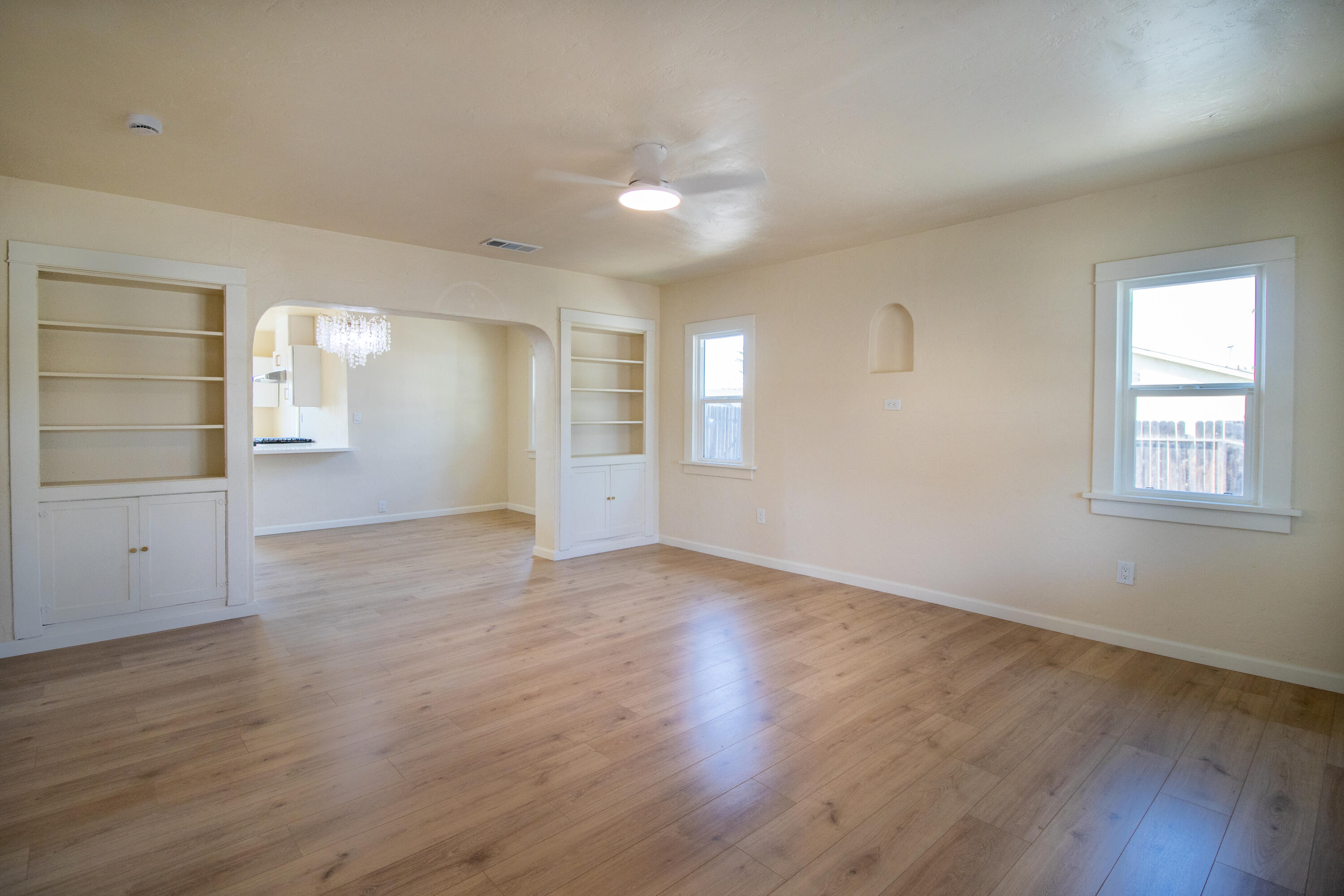 751 S R Street, Tulare