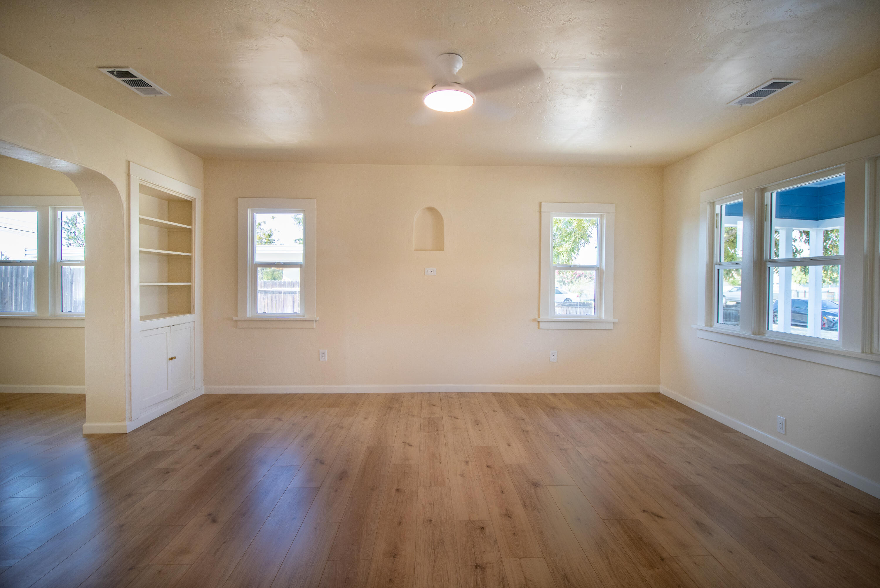 751 S R Street, Tulare