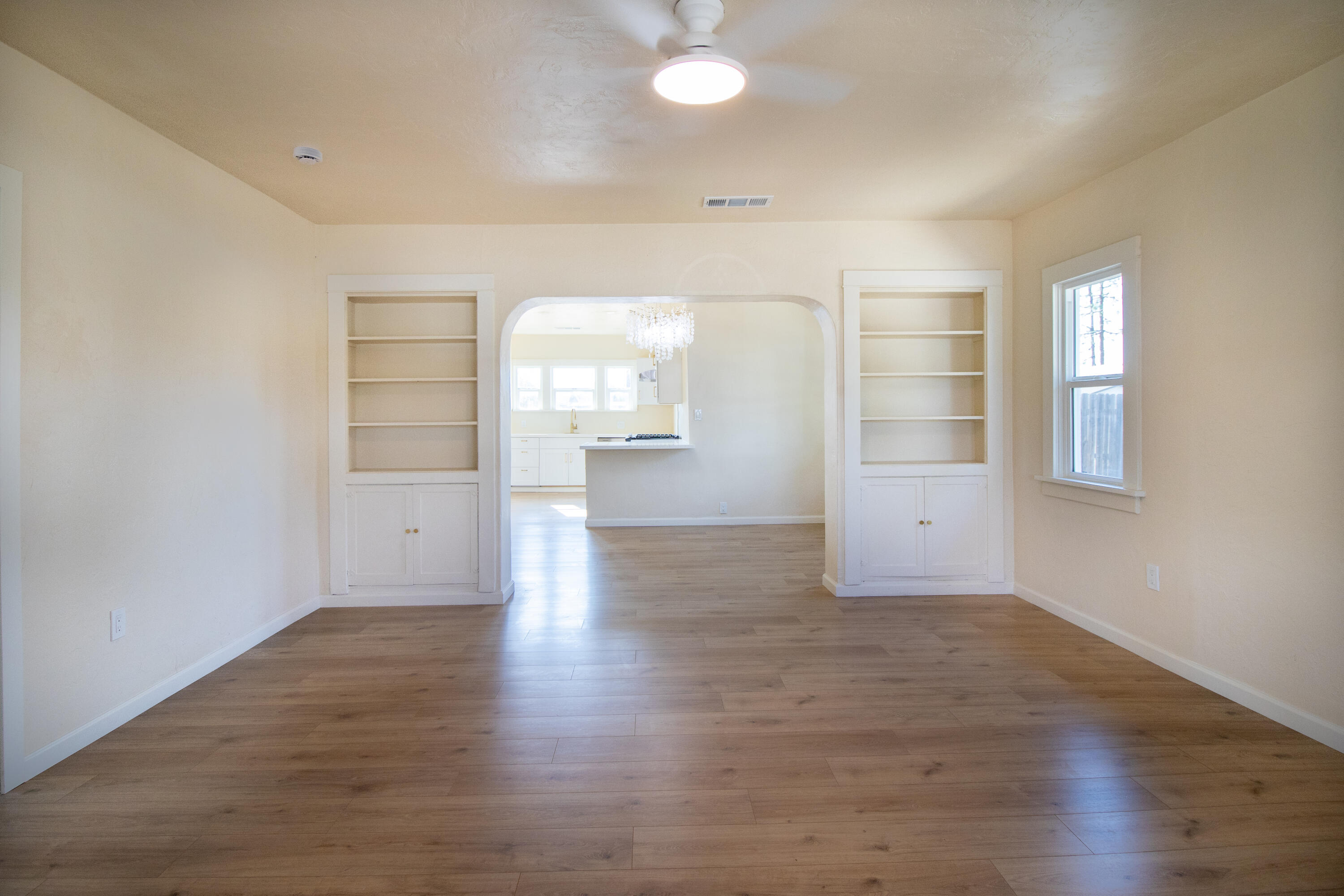 751 S R Street, Tulare