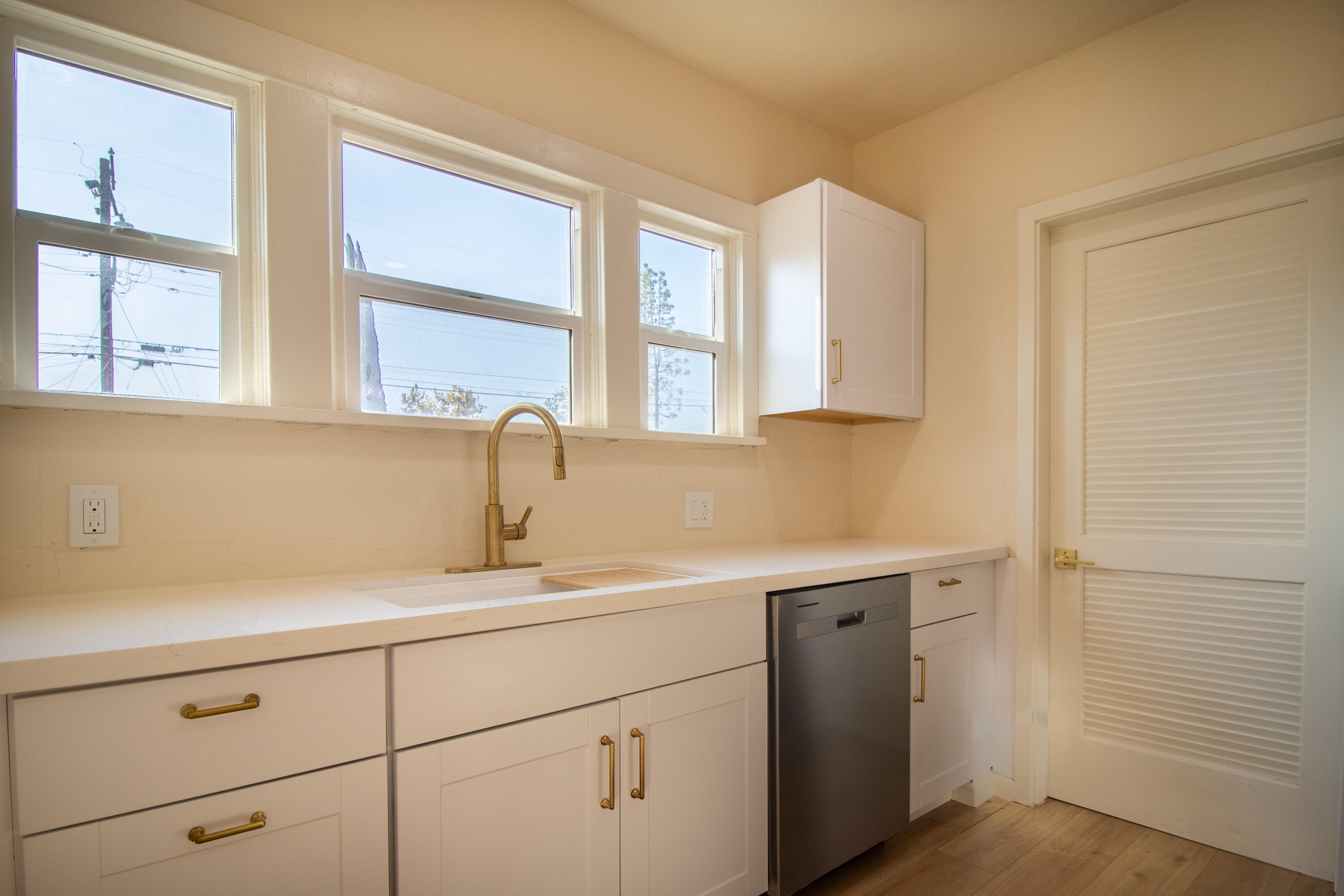 751 S R Street, Tulare