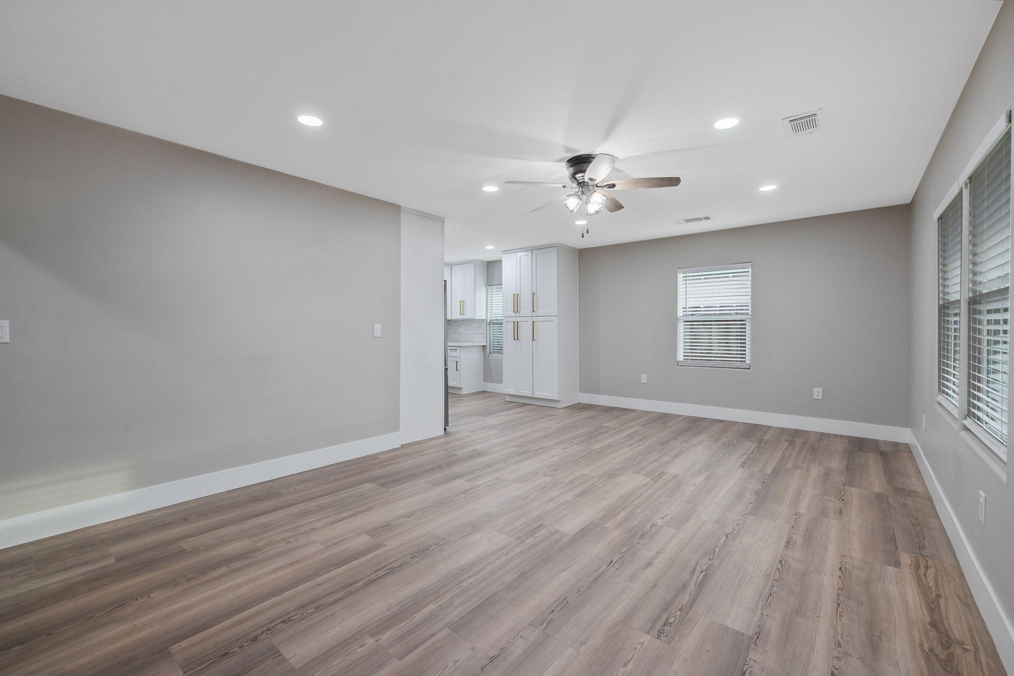 736 S Victoria Street