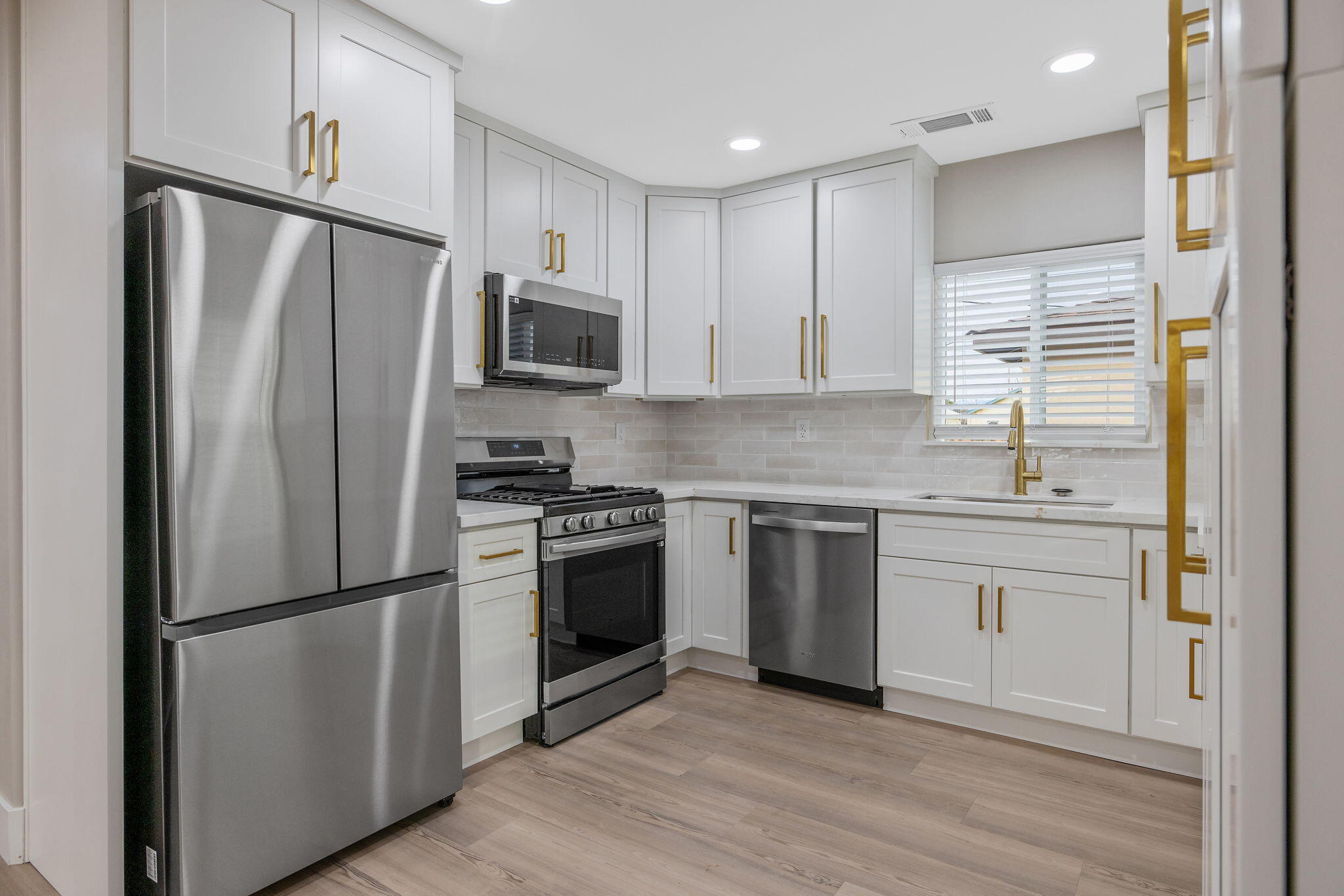 736 S Victoria Street