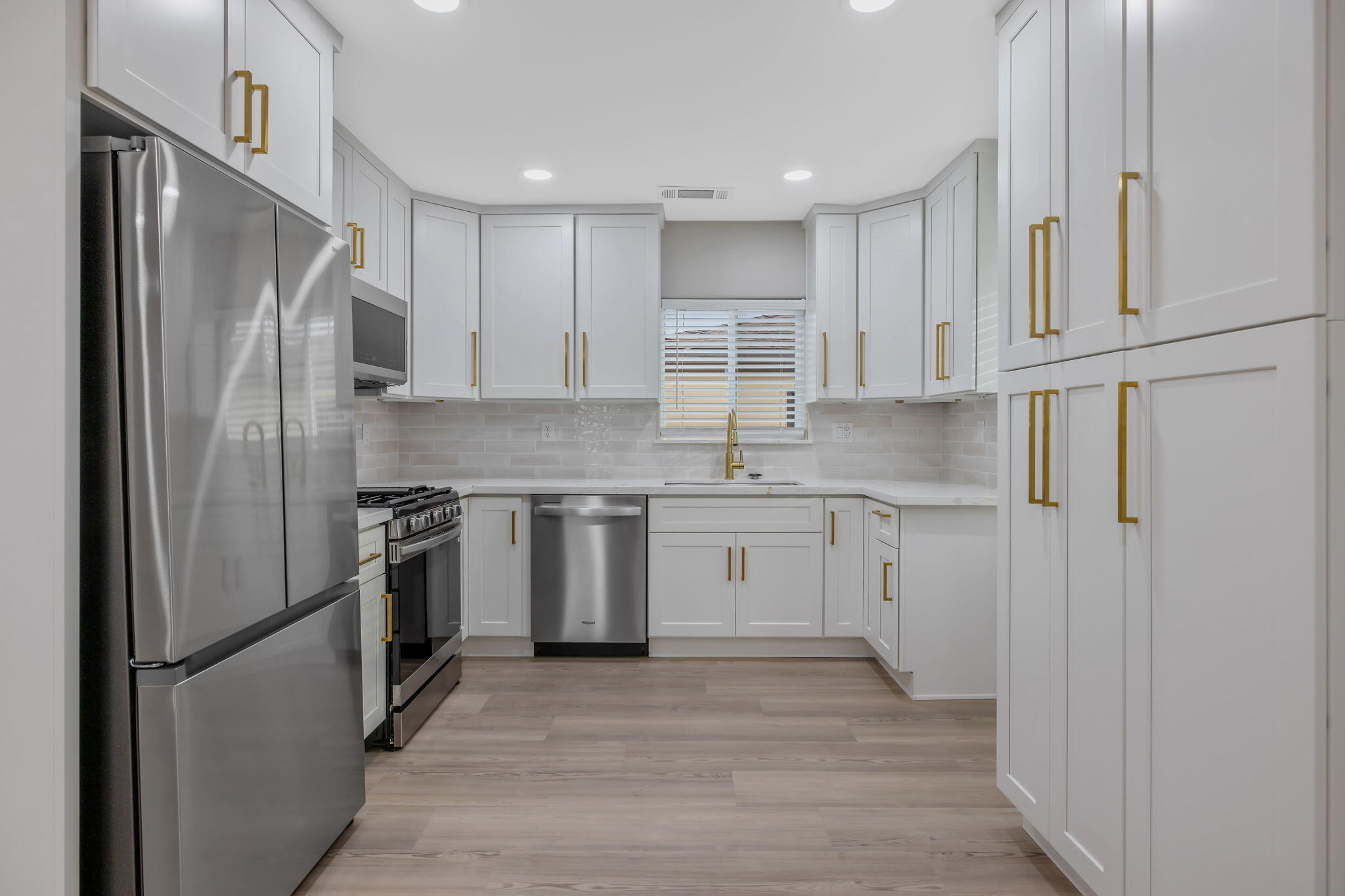 736 S Victoria Street