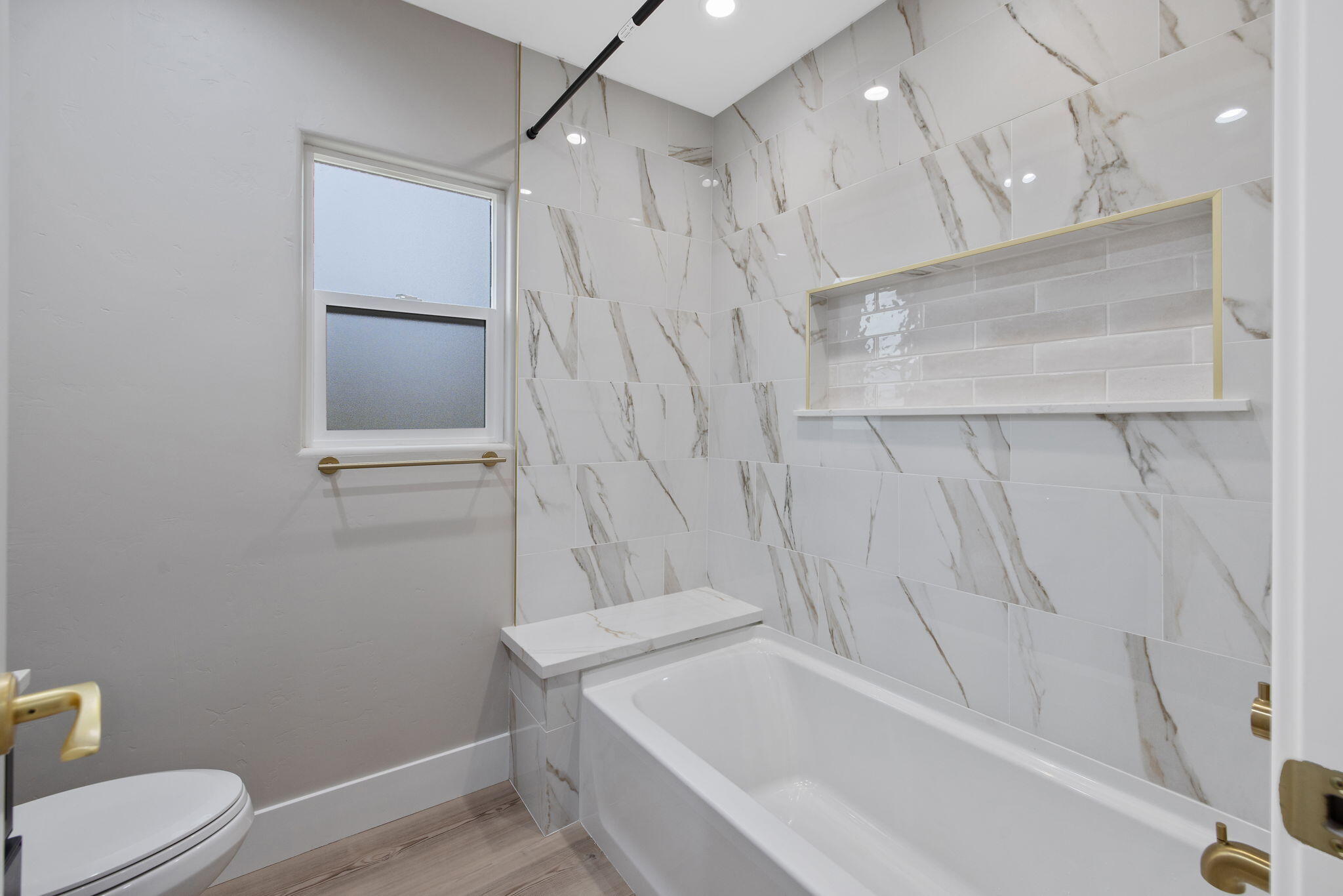 736 S Victoria Street