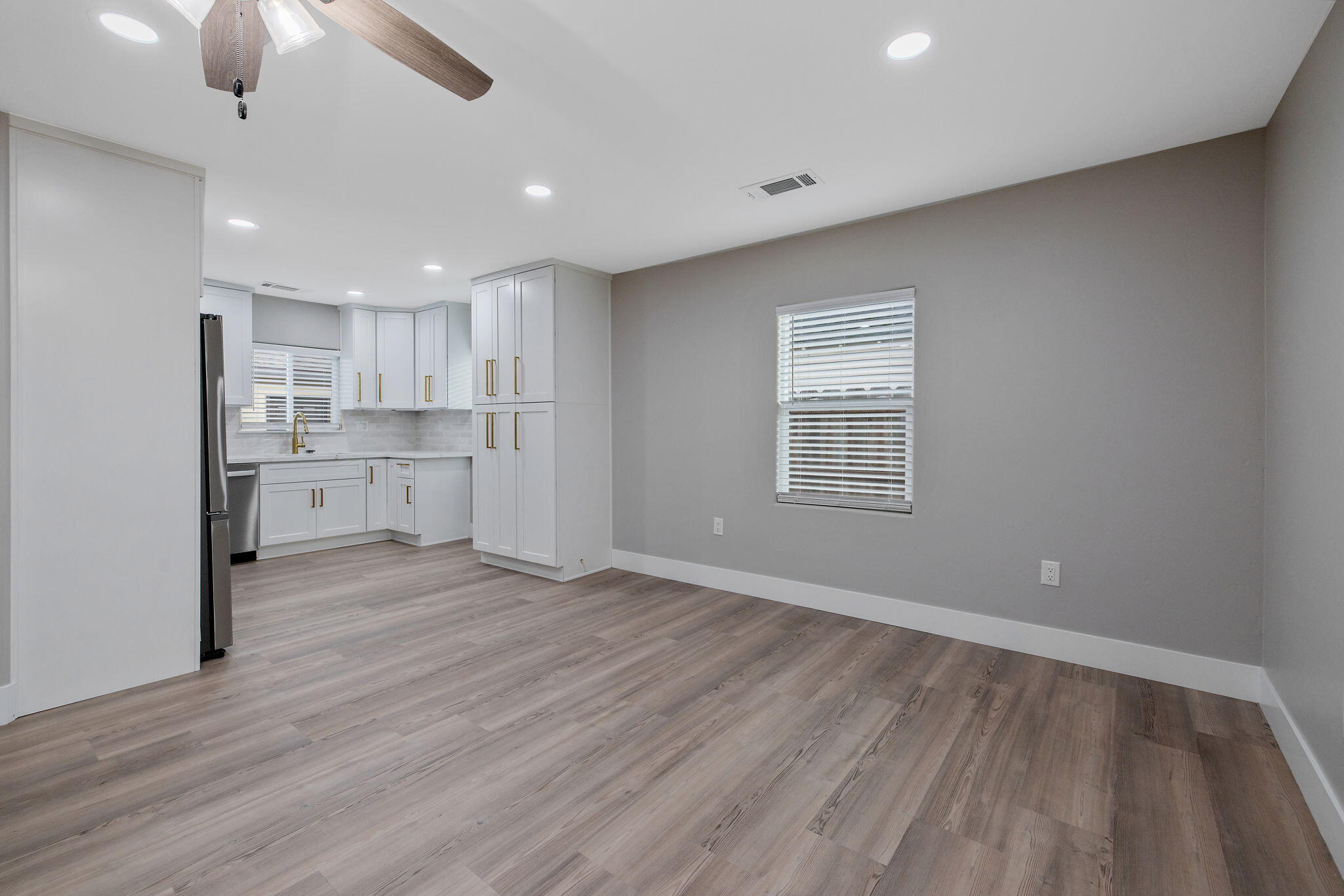 736 S Victoria Street