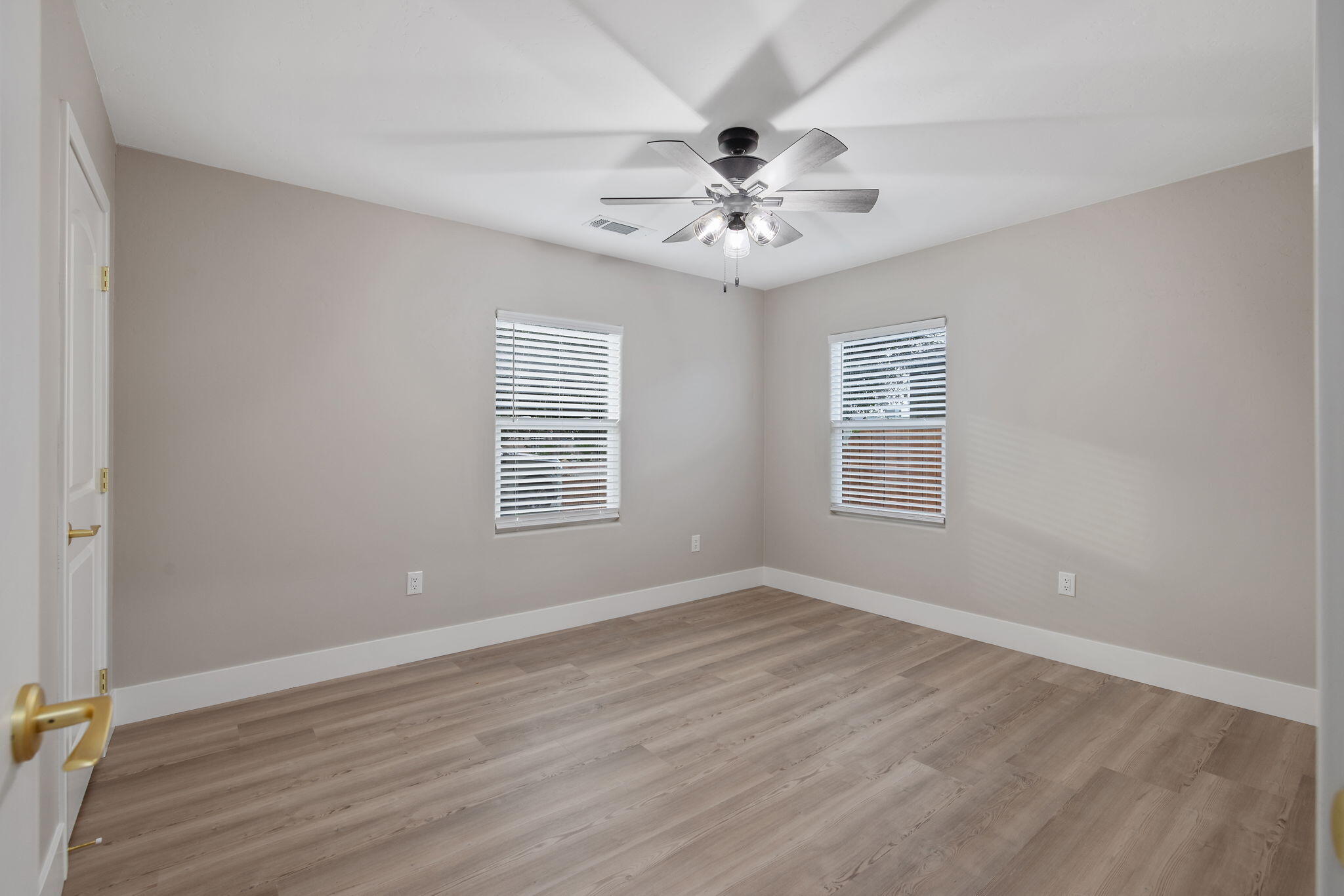 736 S Victoria Street