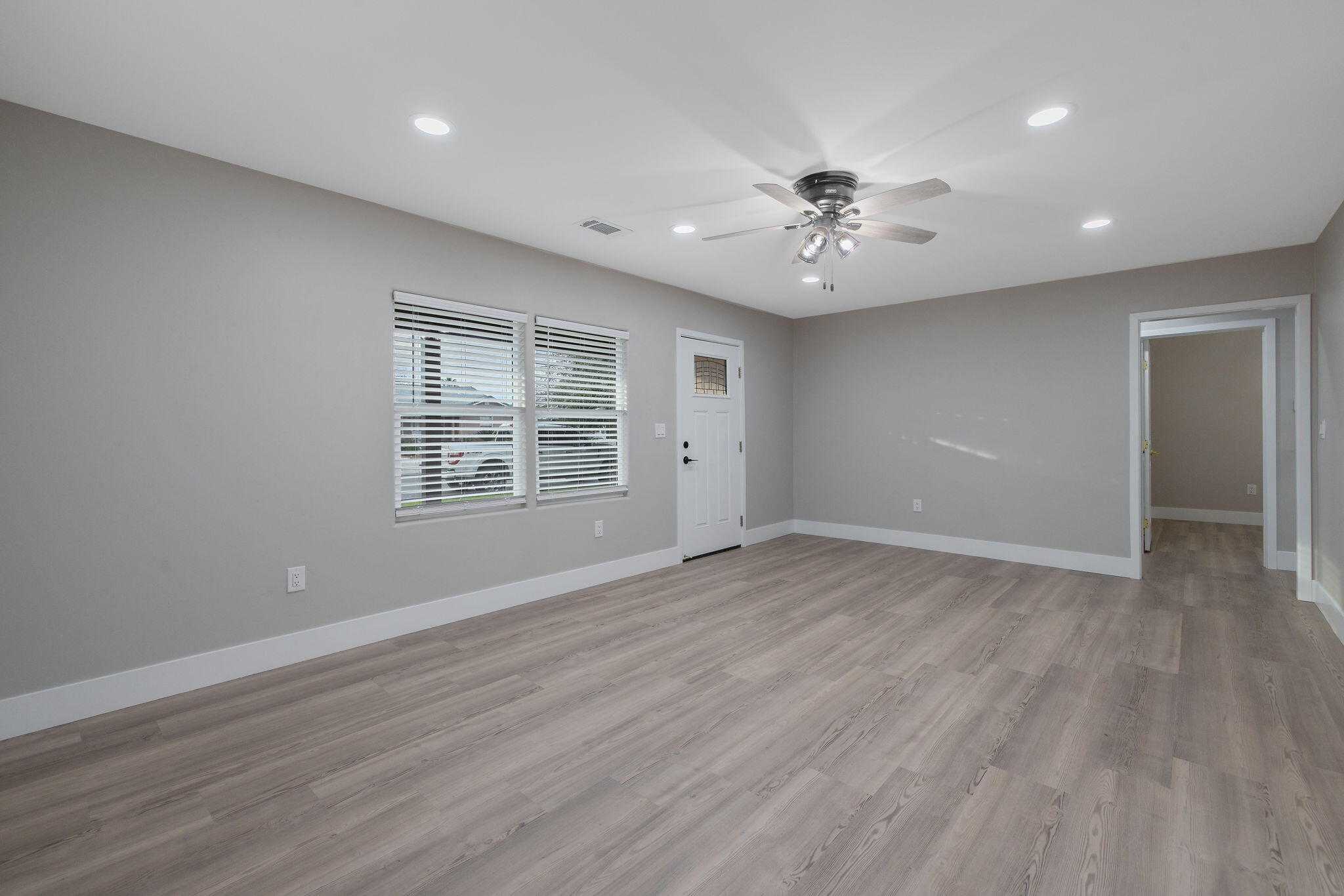 736 S Victoria Street