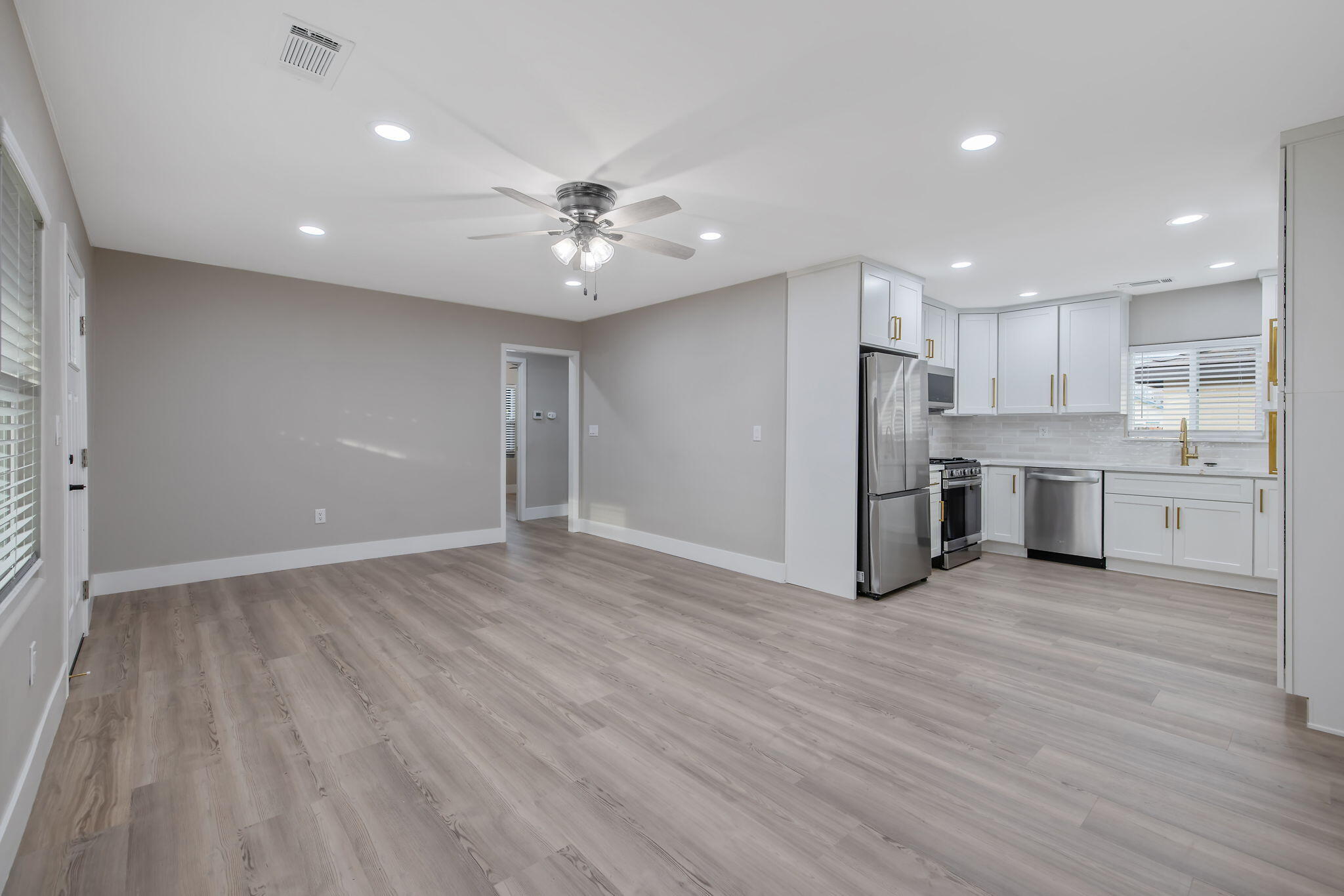 736 S Victoria Street