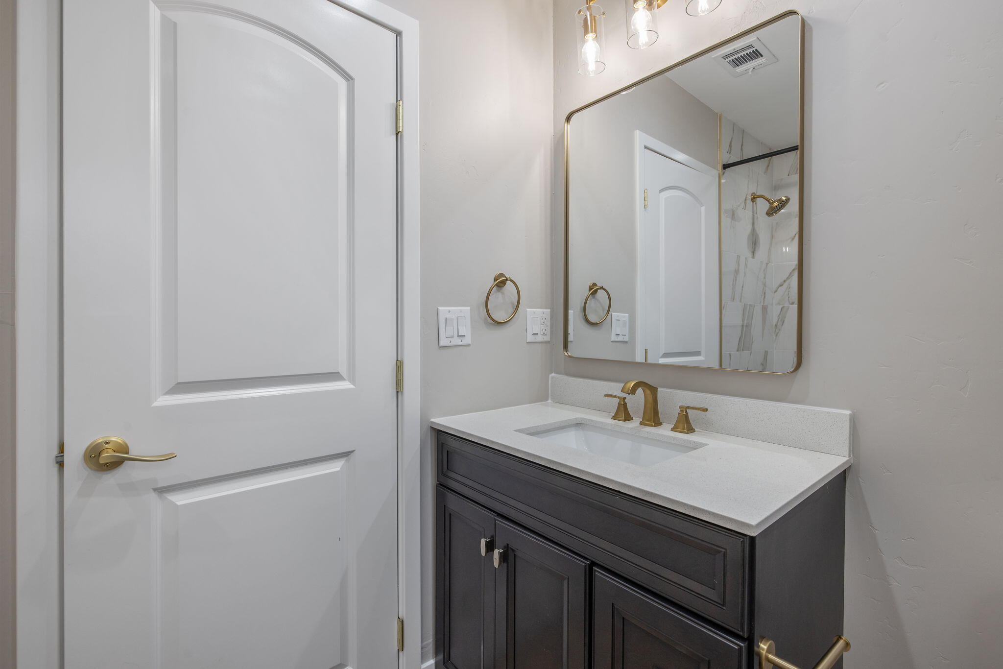 736 S Victoria Street