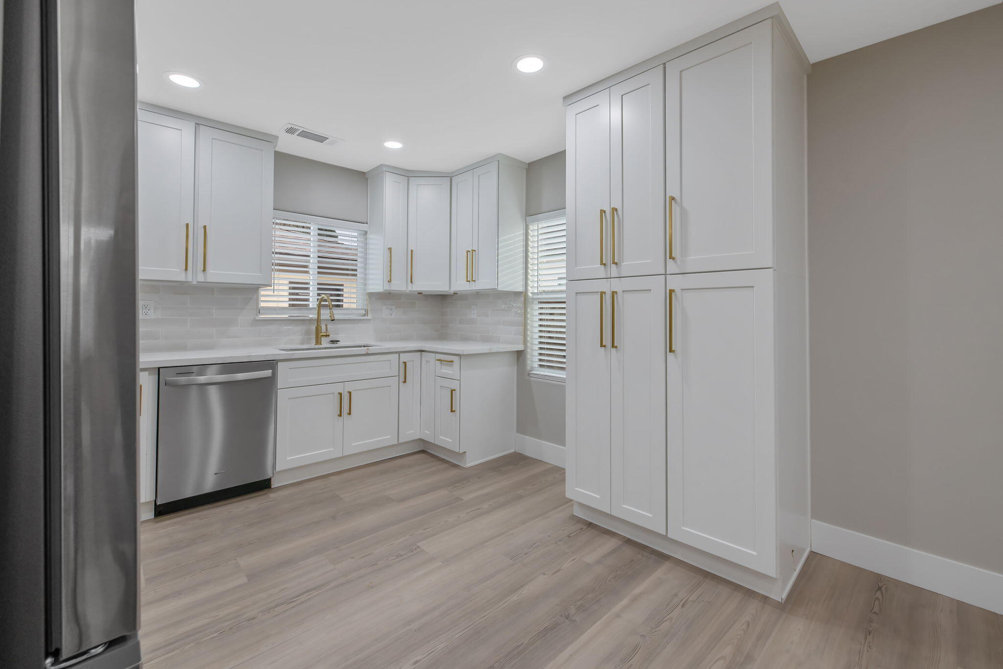 736 S Victoria Street