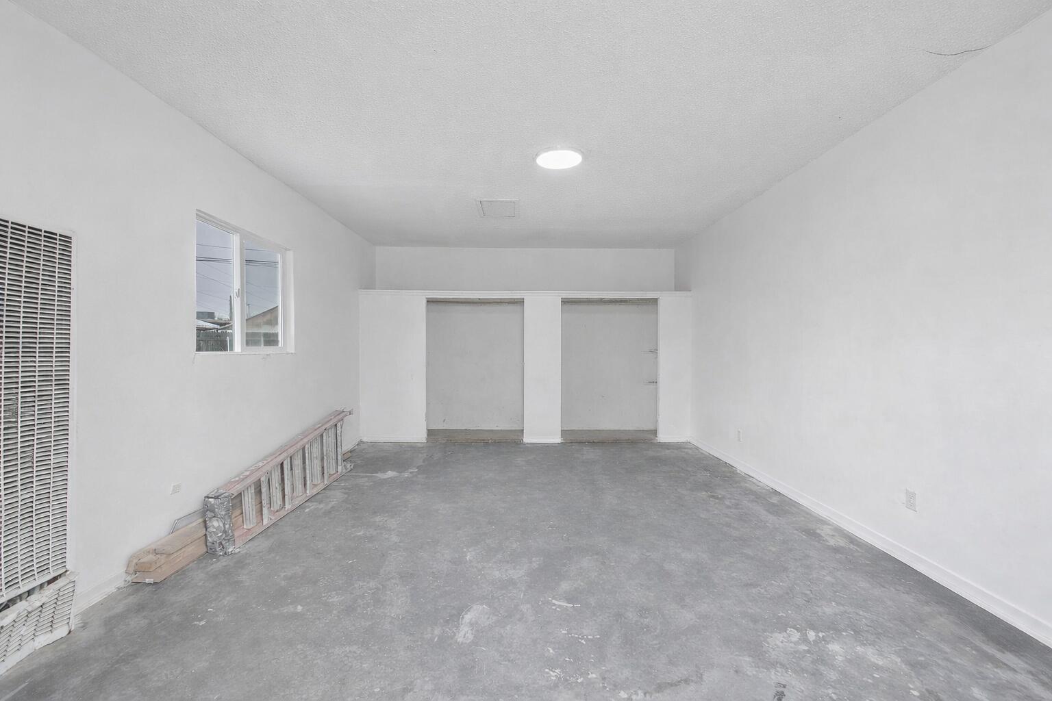 736 S Victoria Street