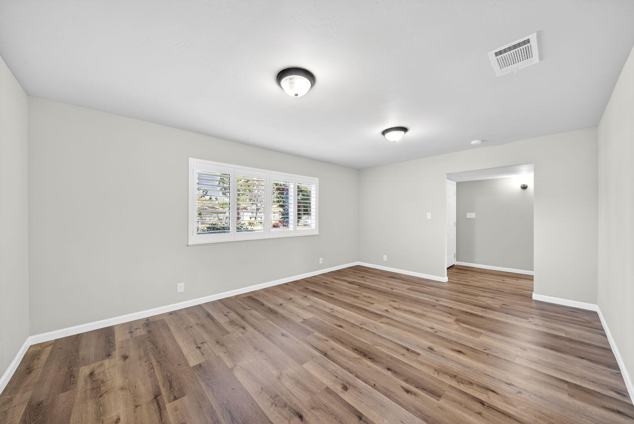 3035 W Cambridge Avenue