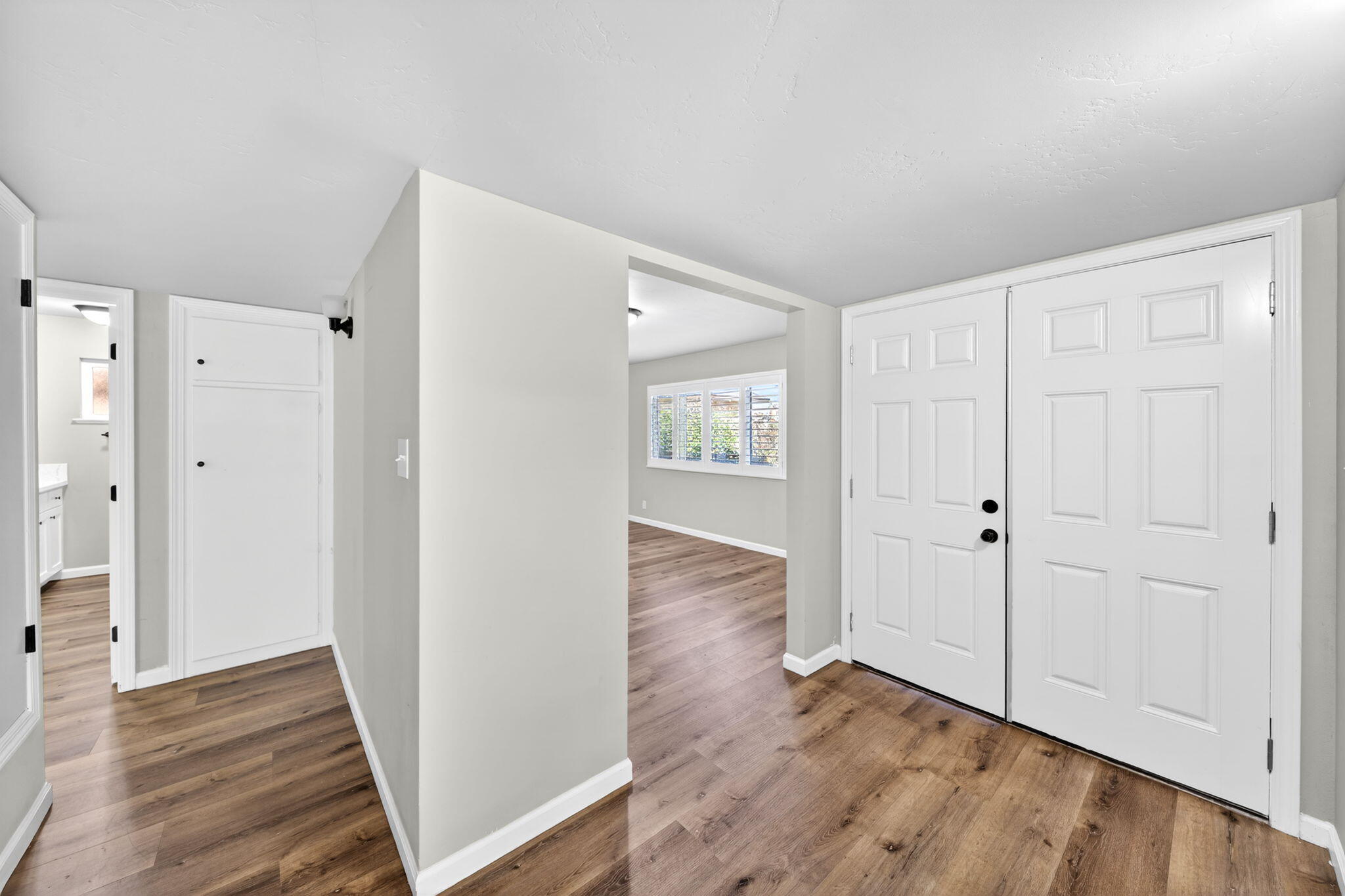 3035 W Cambridge Avenue