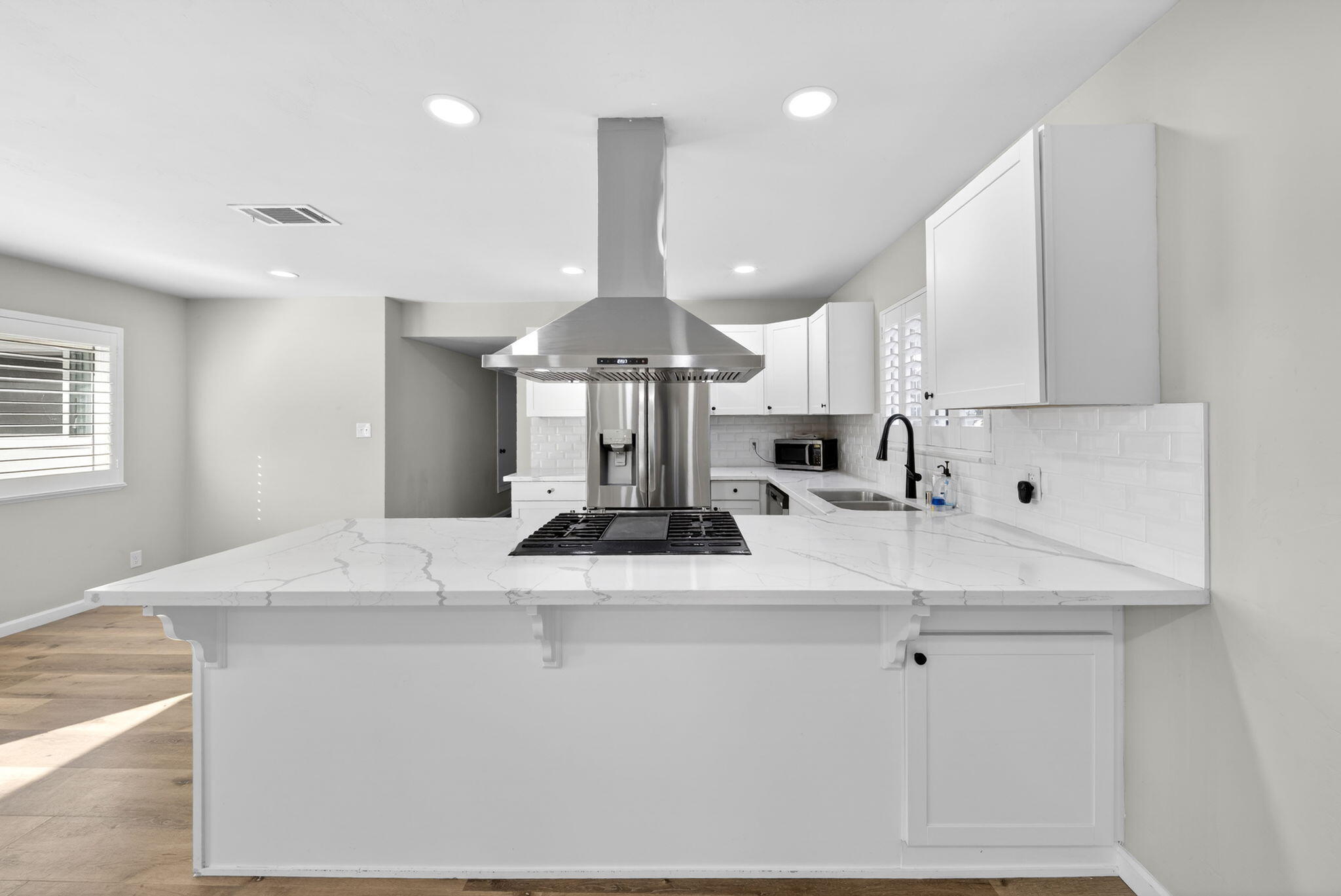 3035 W Cambridge Avenue