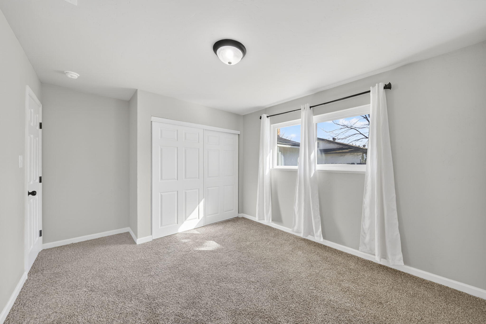 3035 W Cambridge Avenue