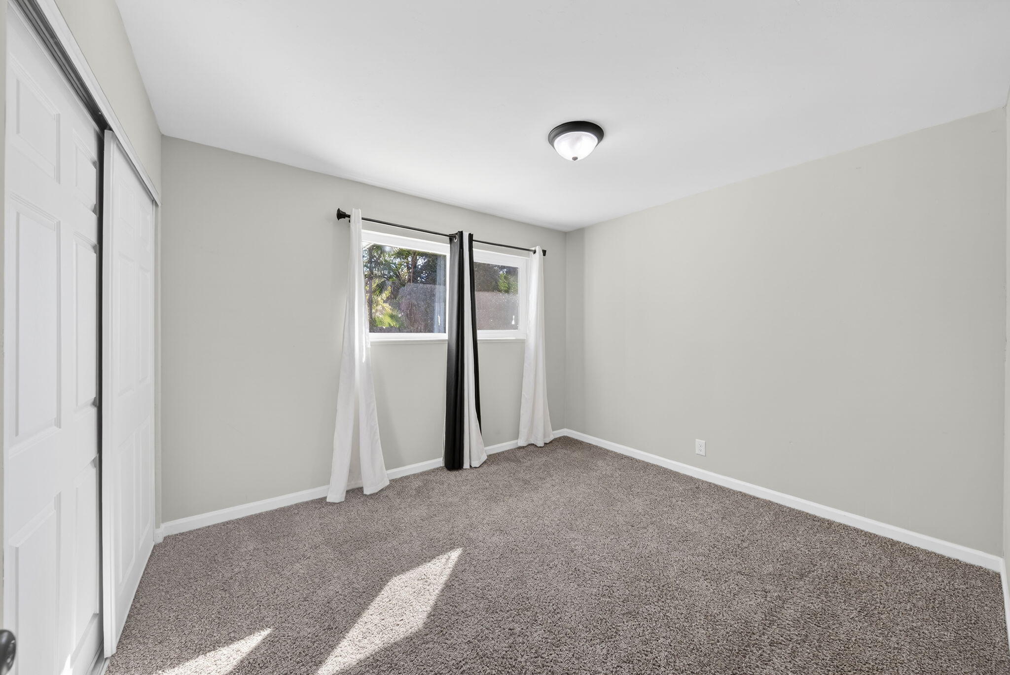 3035 W Cambridge Avenue