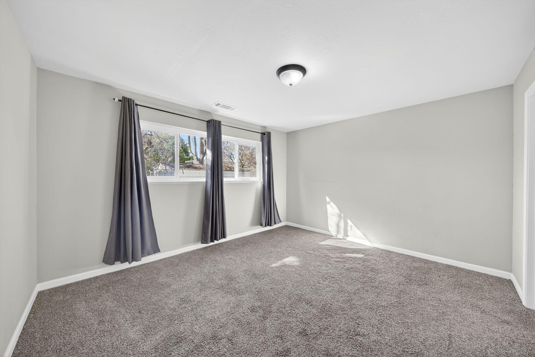 3035 W Cambridge Avenue