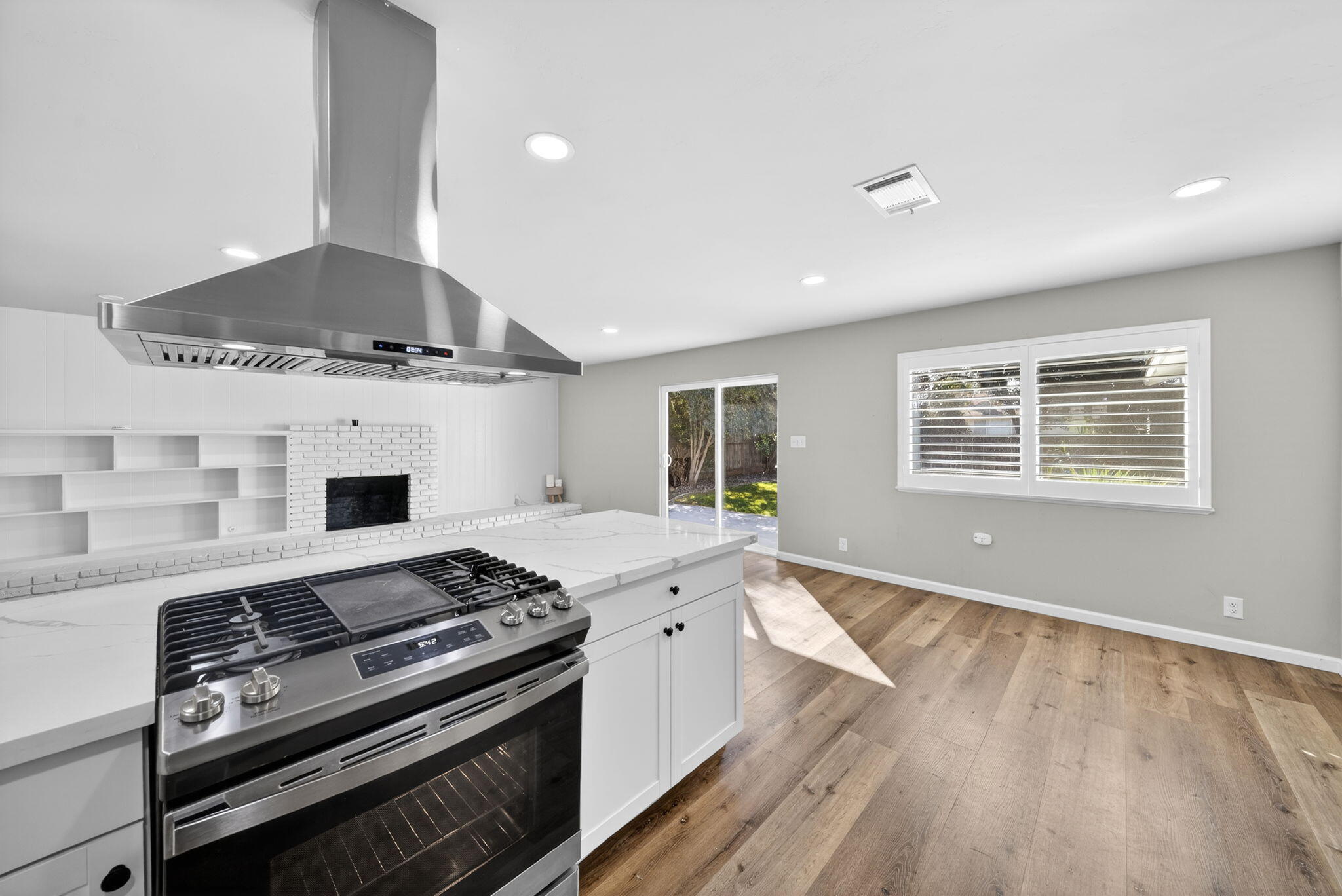 3035 W Cambridge Avenue