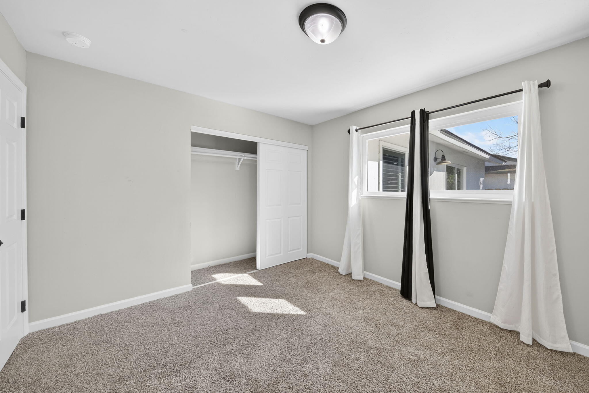 3035 W Cambridge Avenue