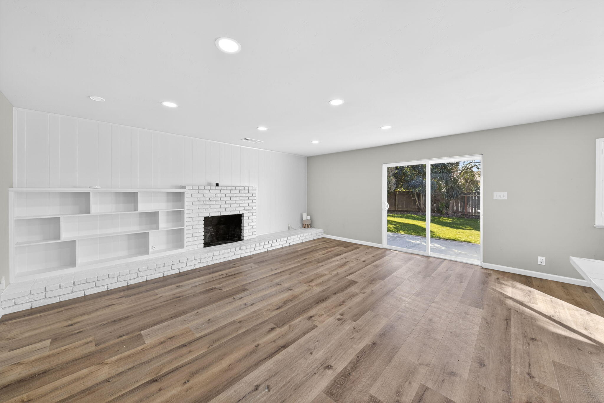 3035 W Cambridge Avenue