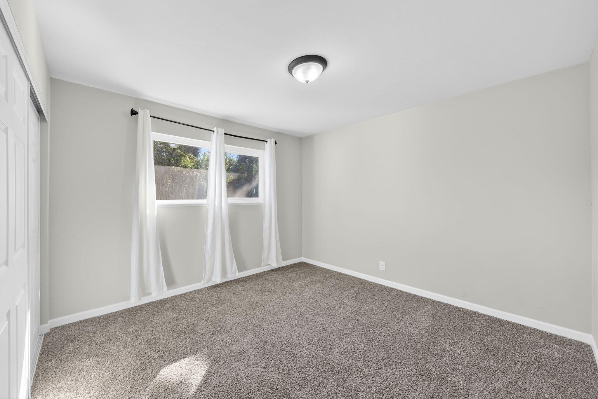 3035 W Cambridge Avenue