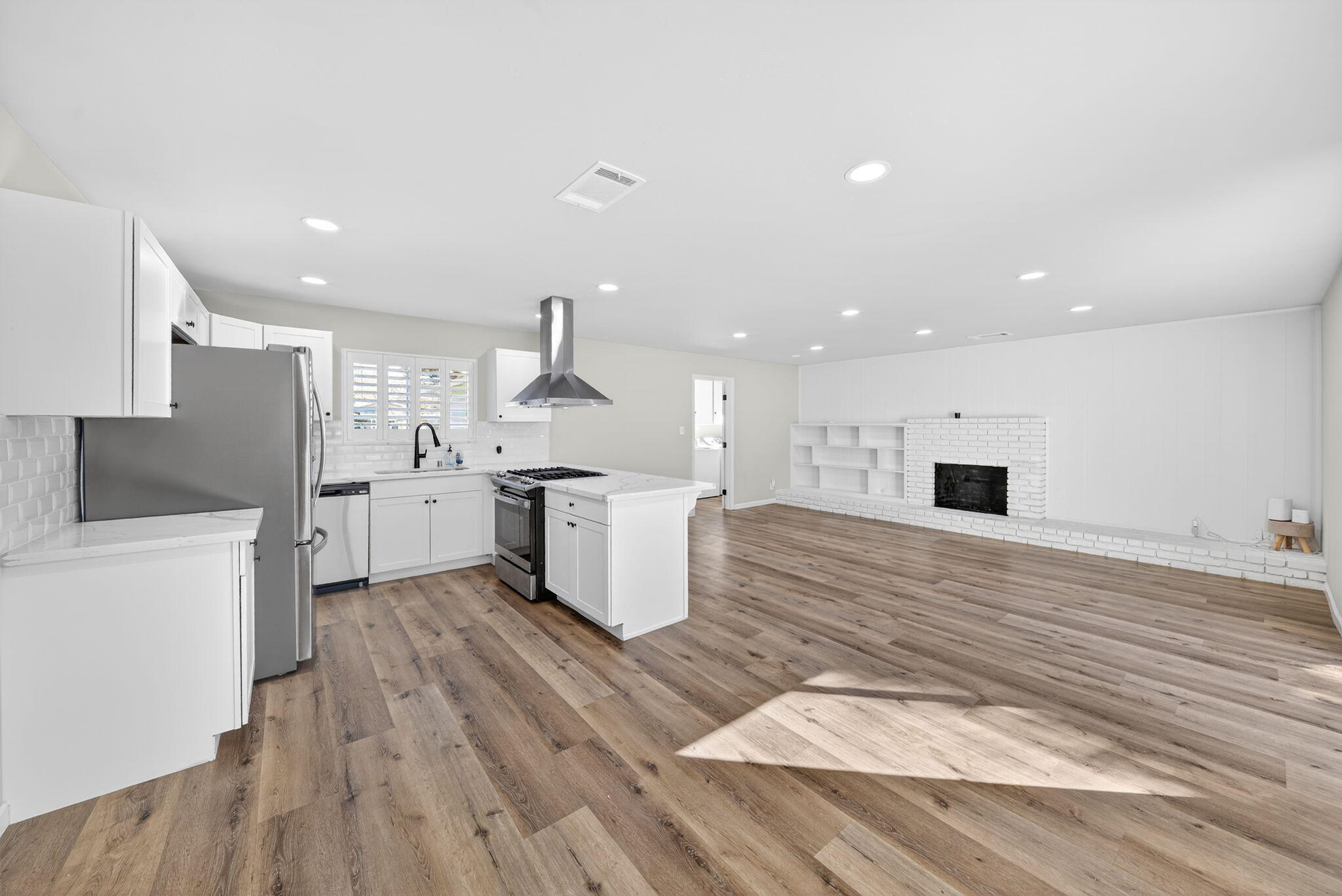 3035 W Cambridge Avenue