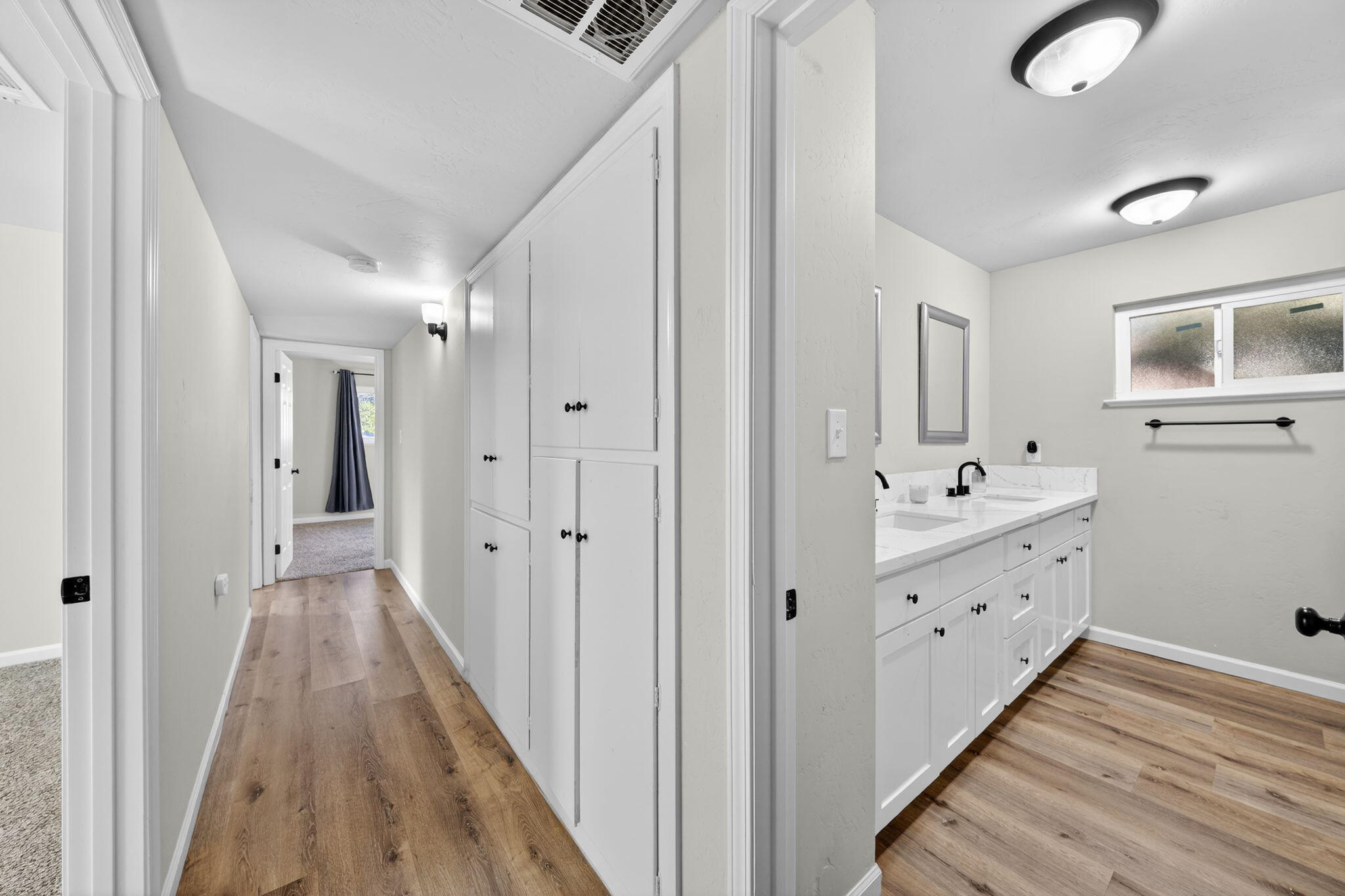 3035 W Cambridge Avenue