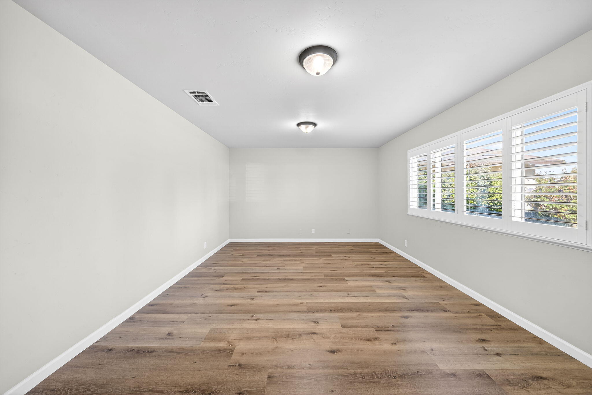 3035 W Cambridge Avenue