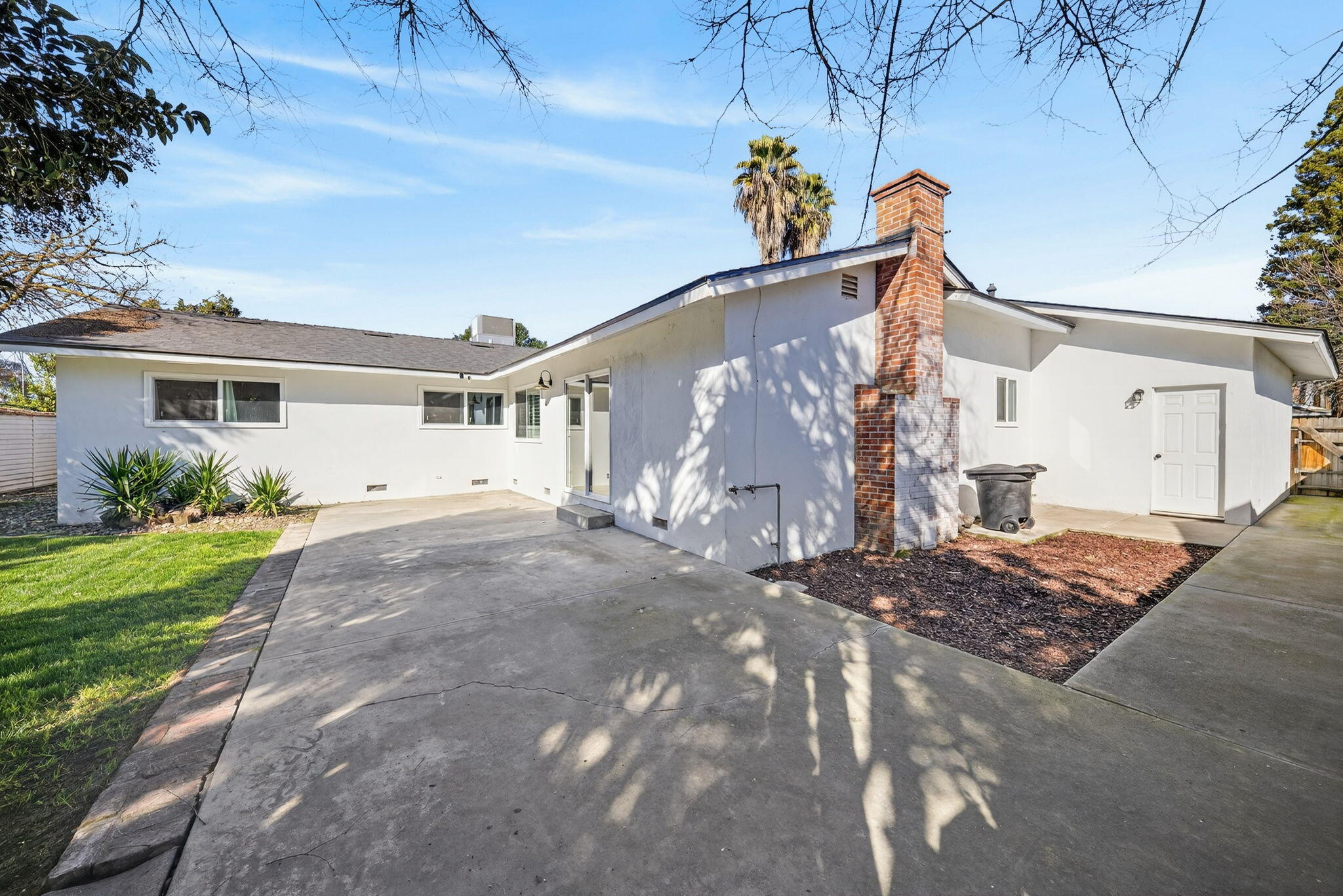 3035 W Cambridge Avenue