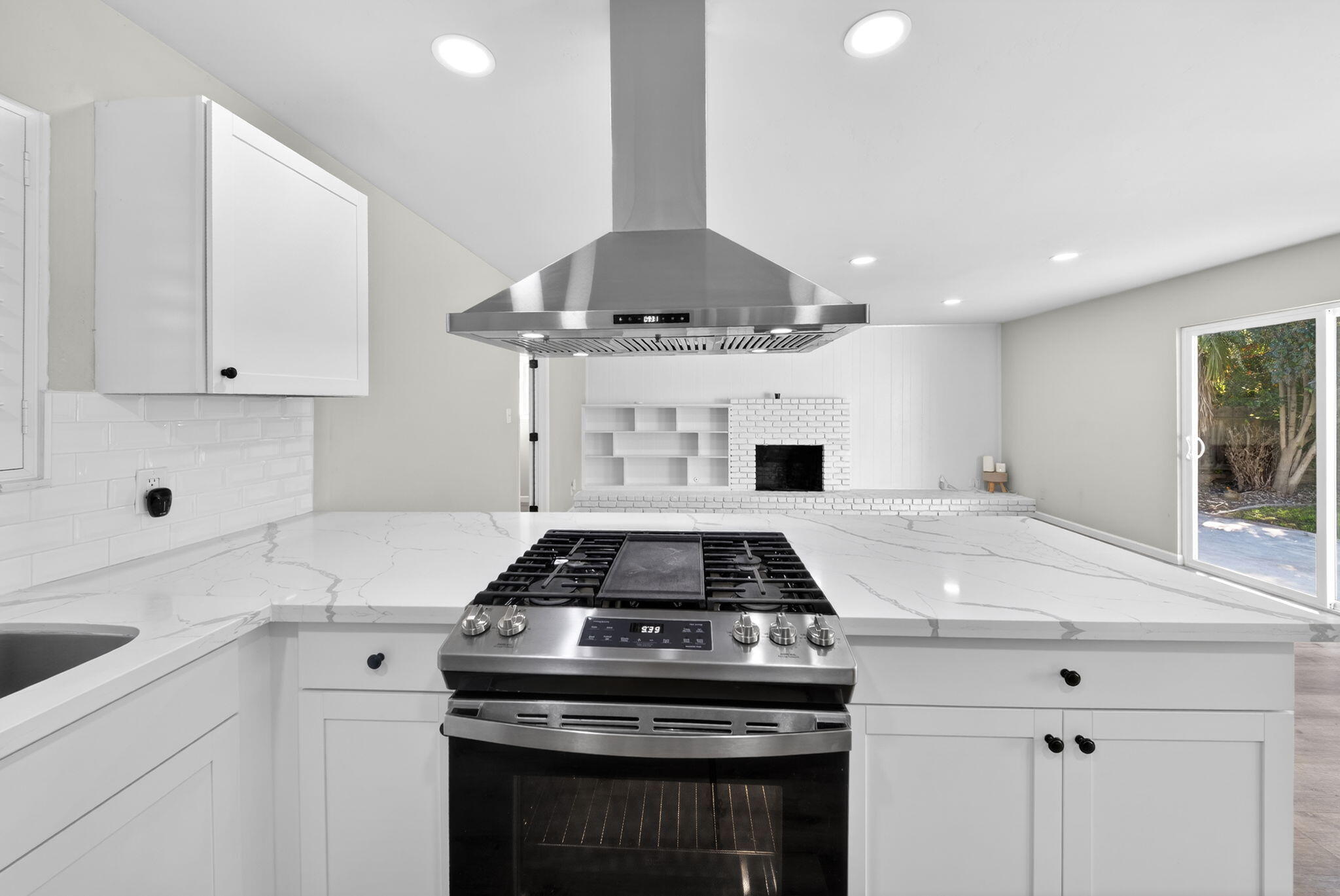 3035 W Cambridge Avenue